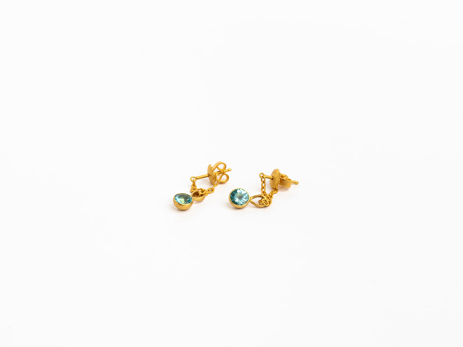MARIE HÉLÈNE DE TAILLAC | APATITE STONE CHAIN EARRINGS