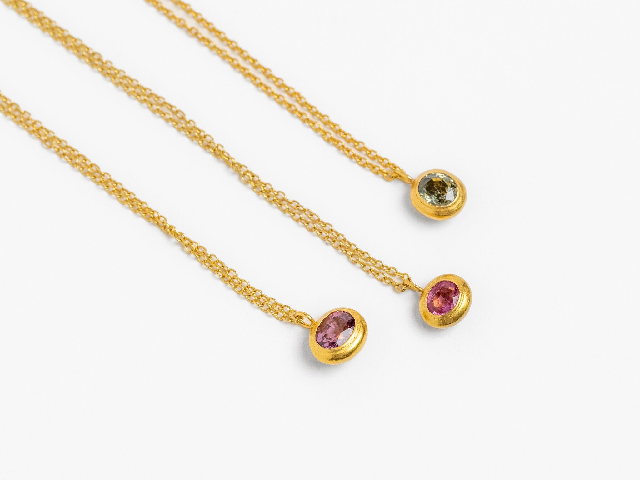 SPINEL PENDANT ON 16" CHAIN 2