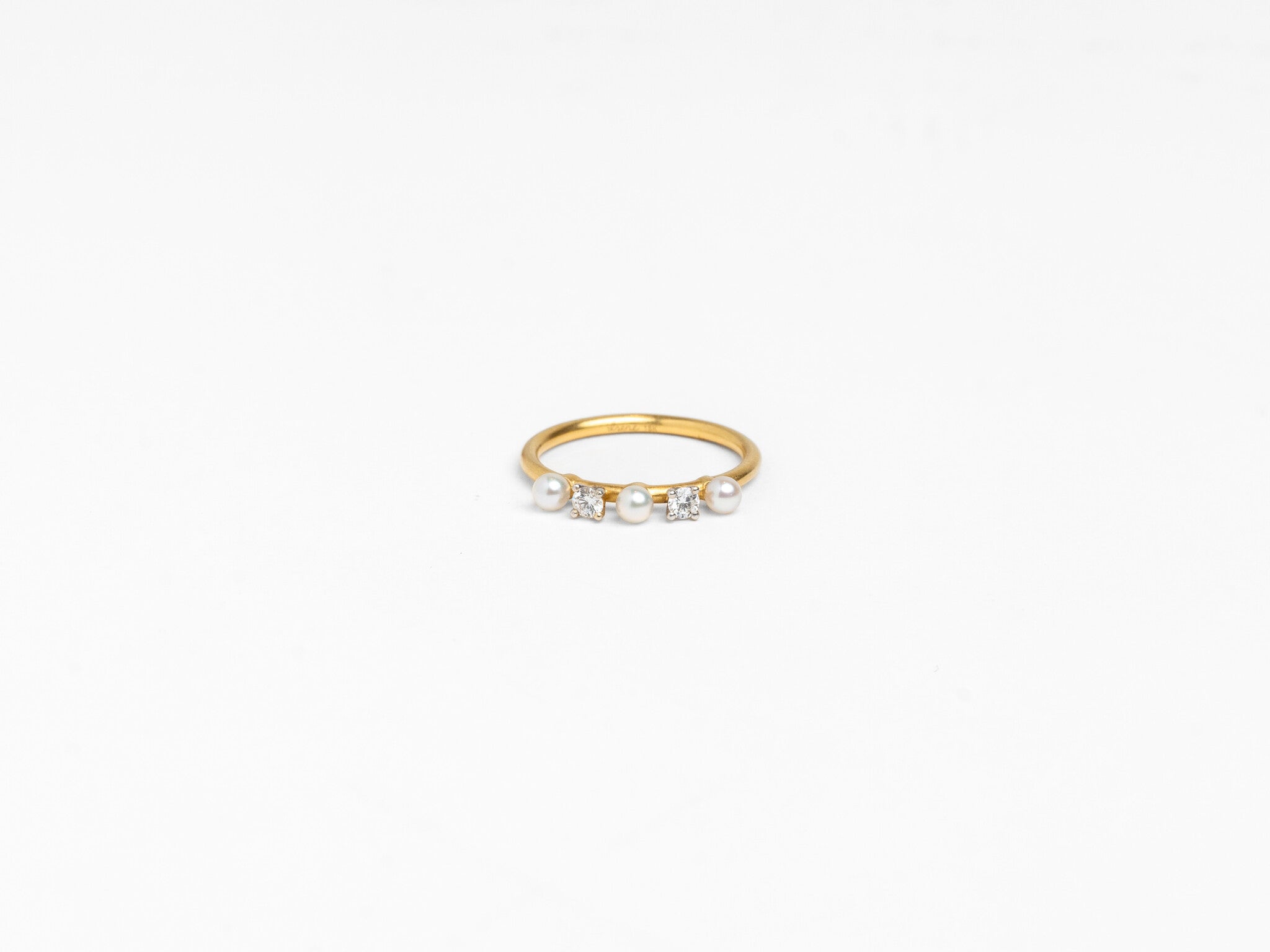 IRENE NEUWIRTH | CLASSIC DIAMOND AND PEARL RING
