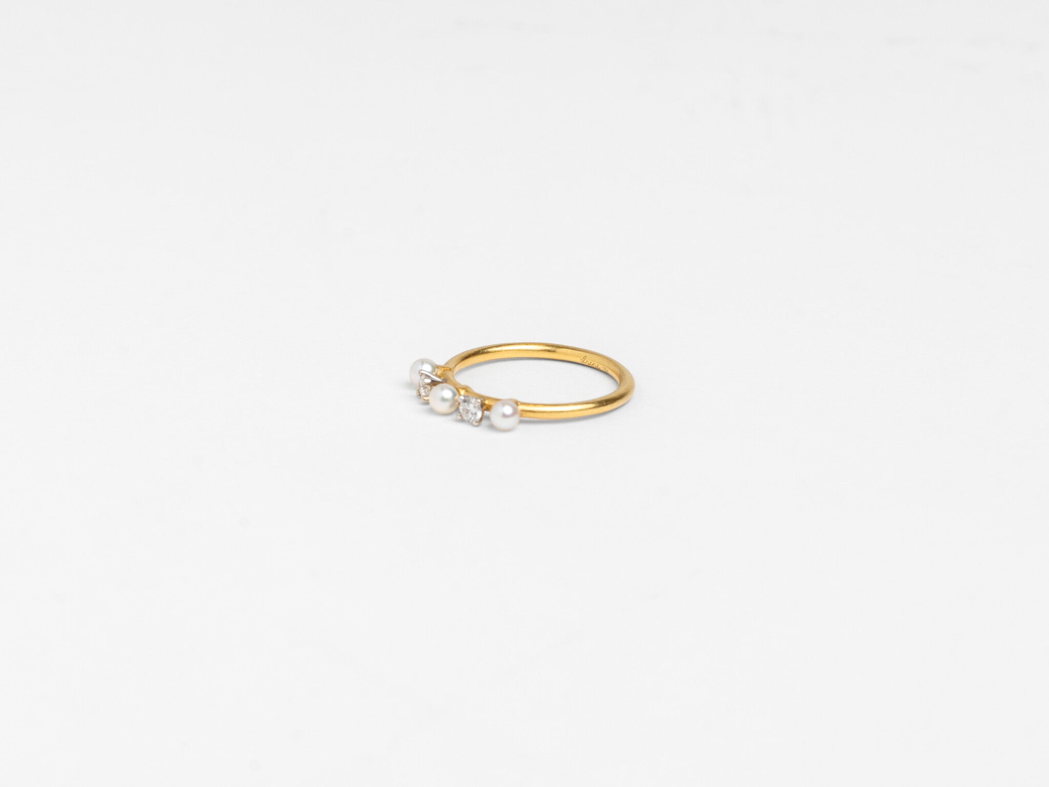 CLASSIC DIAMOND AND PEARL RING