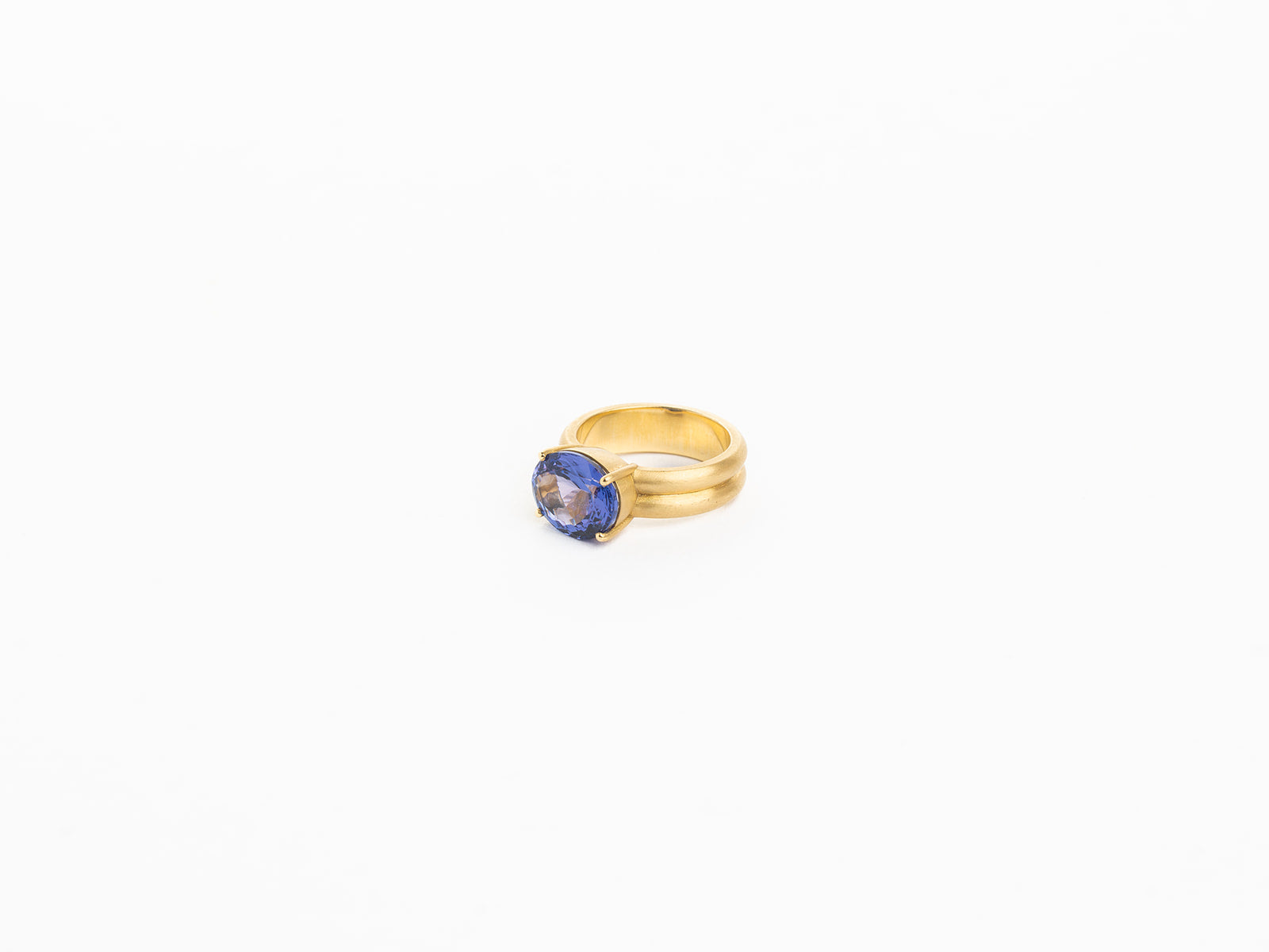 IRENE NEUWIRTH | HEROIC TANZANITE DOUBLE GOLD BAND RING