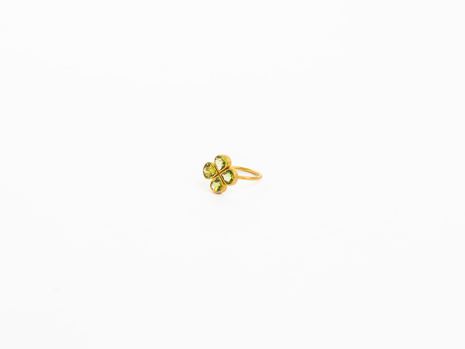 MARIE HÉLÈNE DE TAILLAC | PERIDOT CLOVER RING