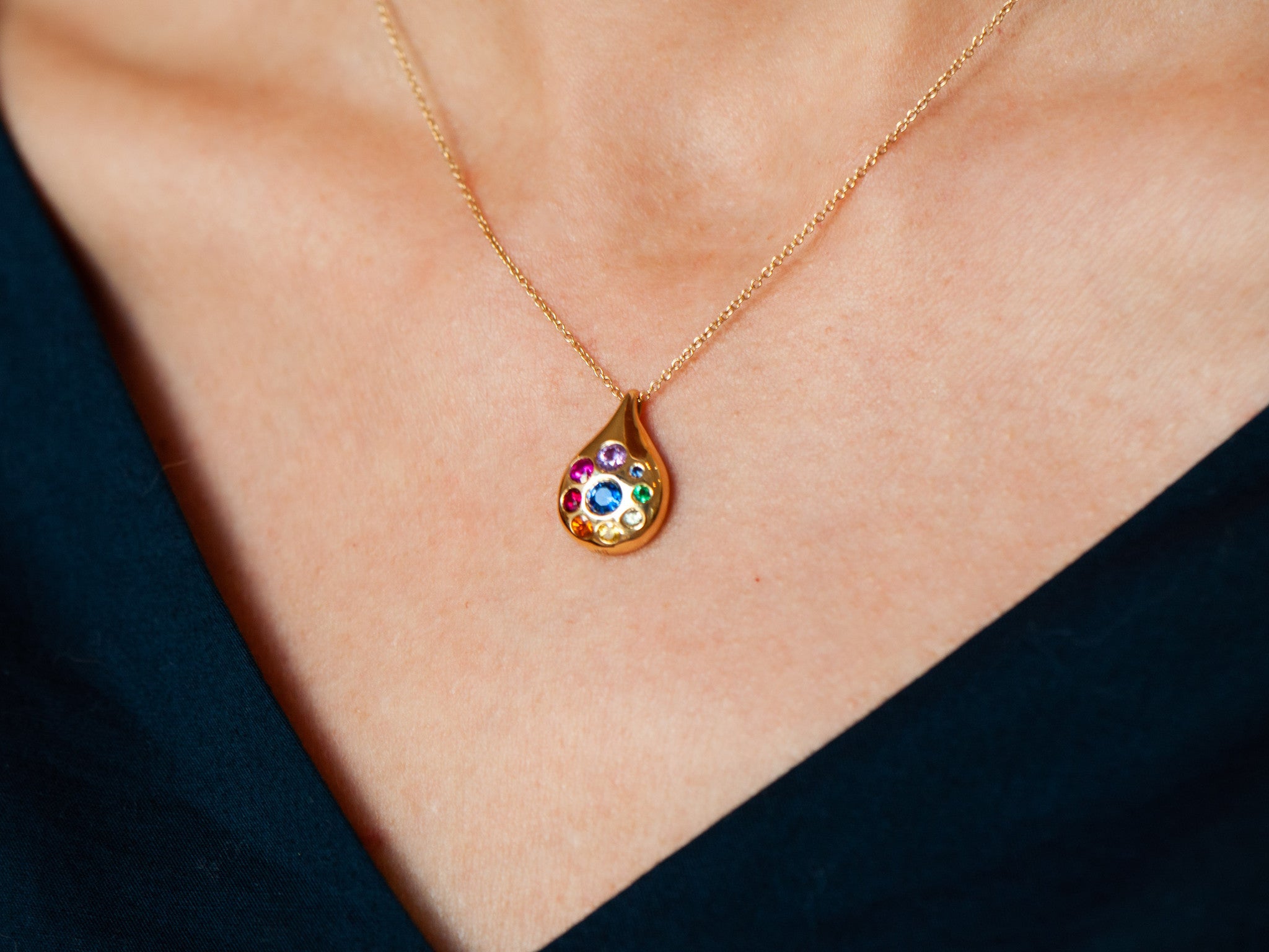 BRENT NEALE | MEDIUM PETAL PENDANT NECKLACE