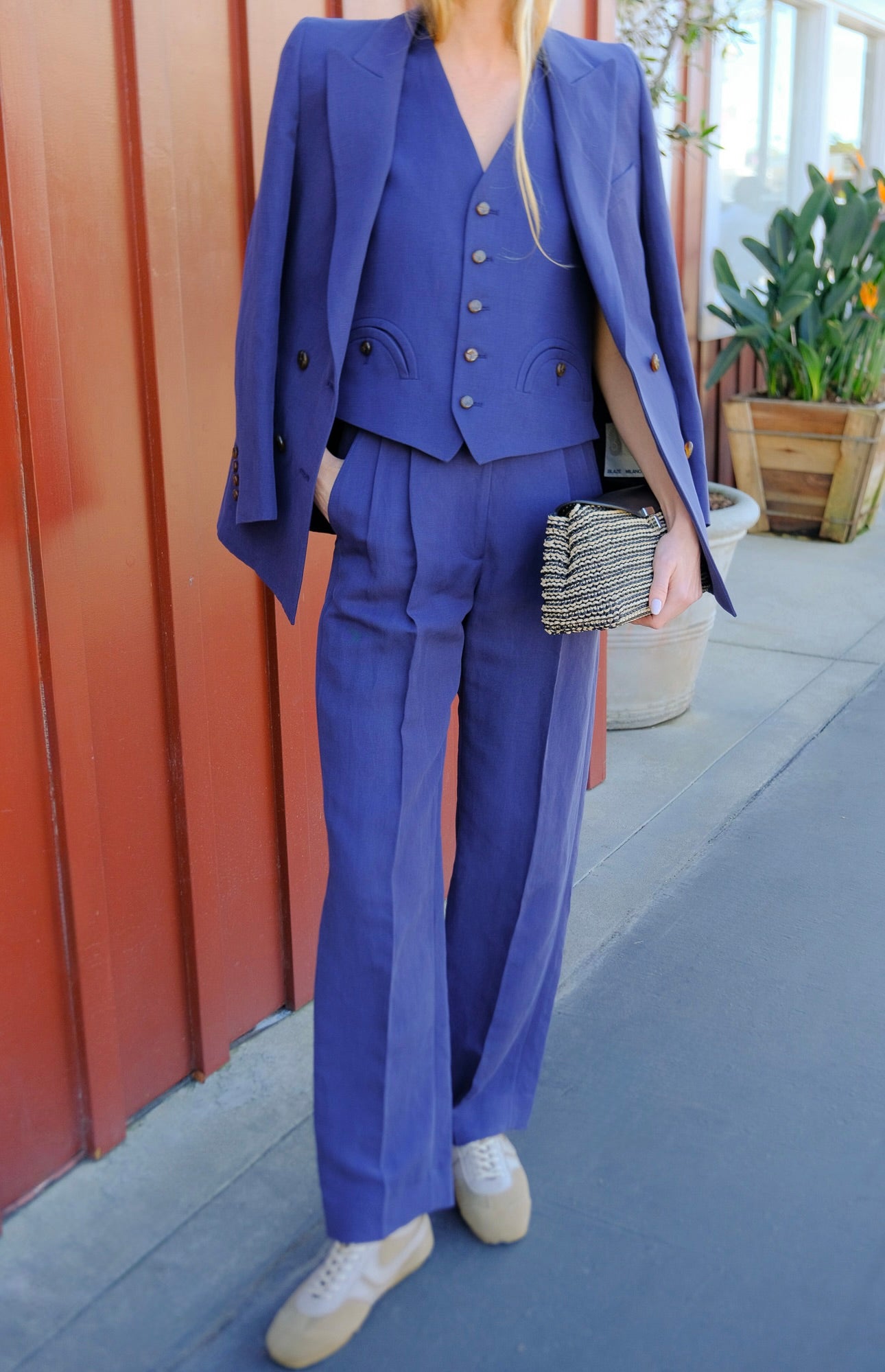 Navy high-rise straight-leg trousers from Blazé Milano in a linen-silk blend with refined tailoring. Available in Brentwood, CA and Charlotte, NC.