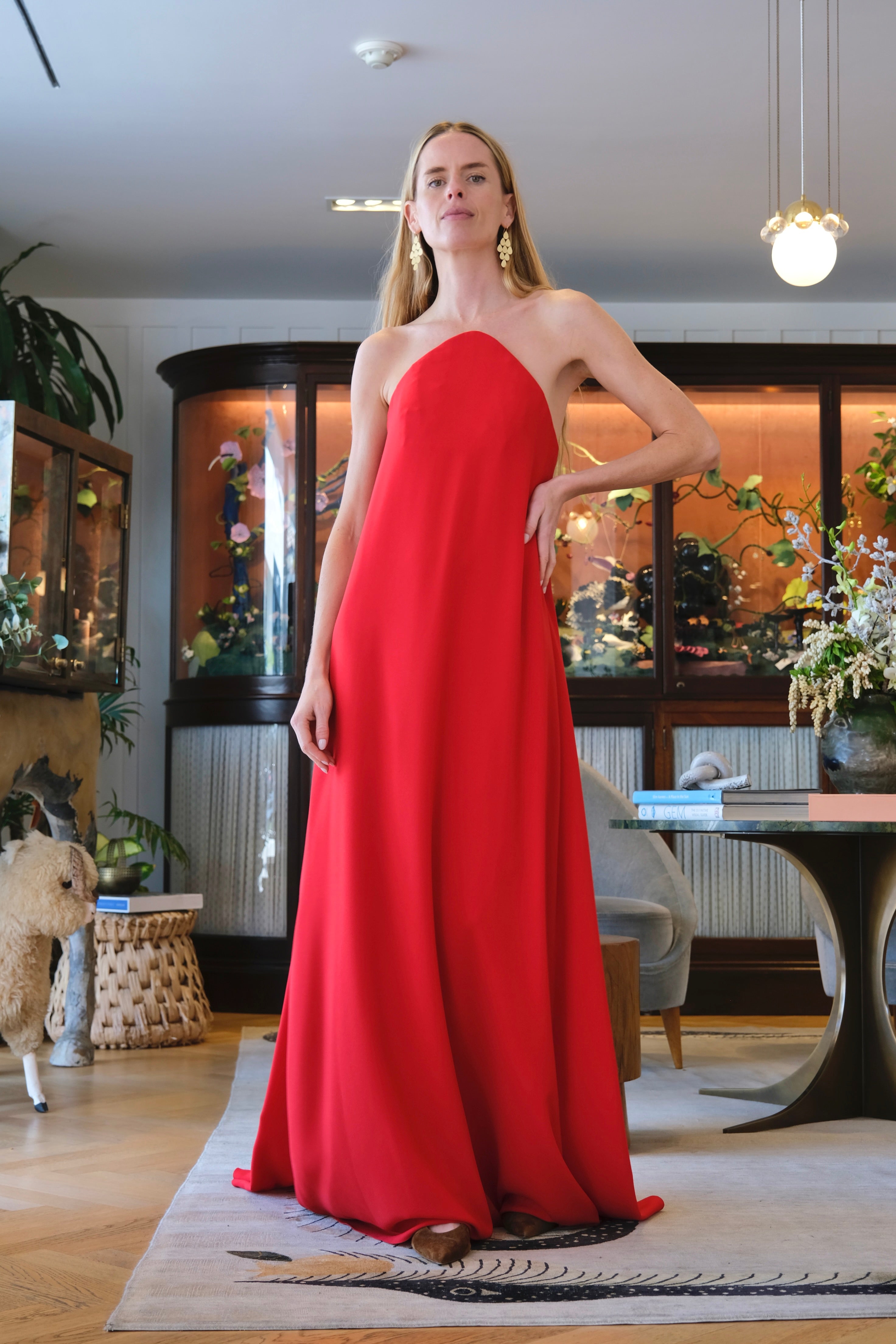 CAROLINA HERRERA | STRAPLESS CURVED NECK GOWN