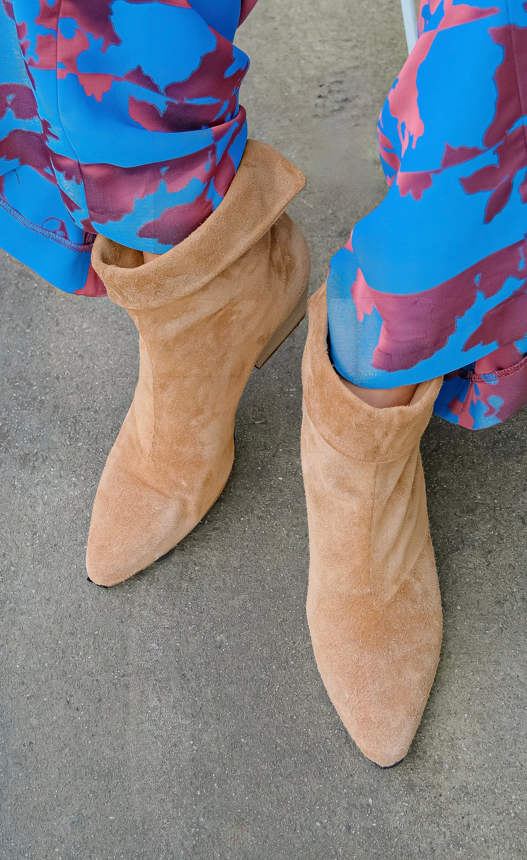 FORTE FORTE | SUEDE ANKLE BOOTS | Sand suede ankle boots | Rounded point toe | Foldover detail at the ankle | Tapered silhouette | Block heel | Composition: 100% Leather | Made in Italy