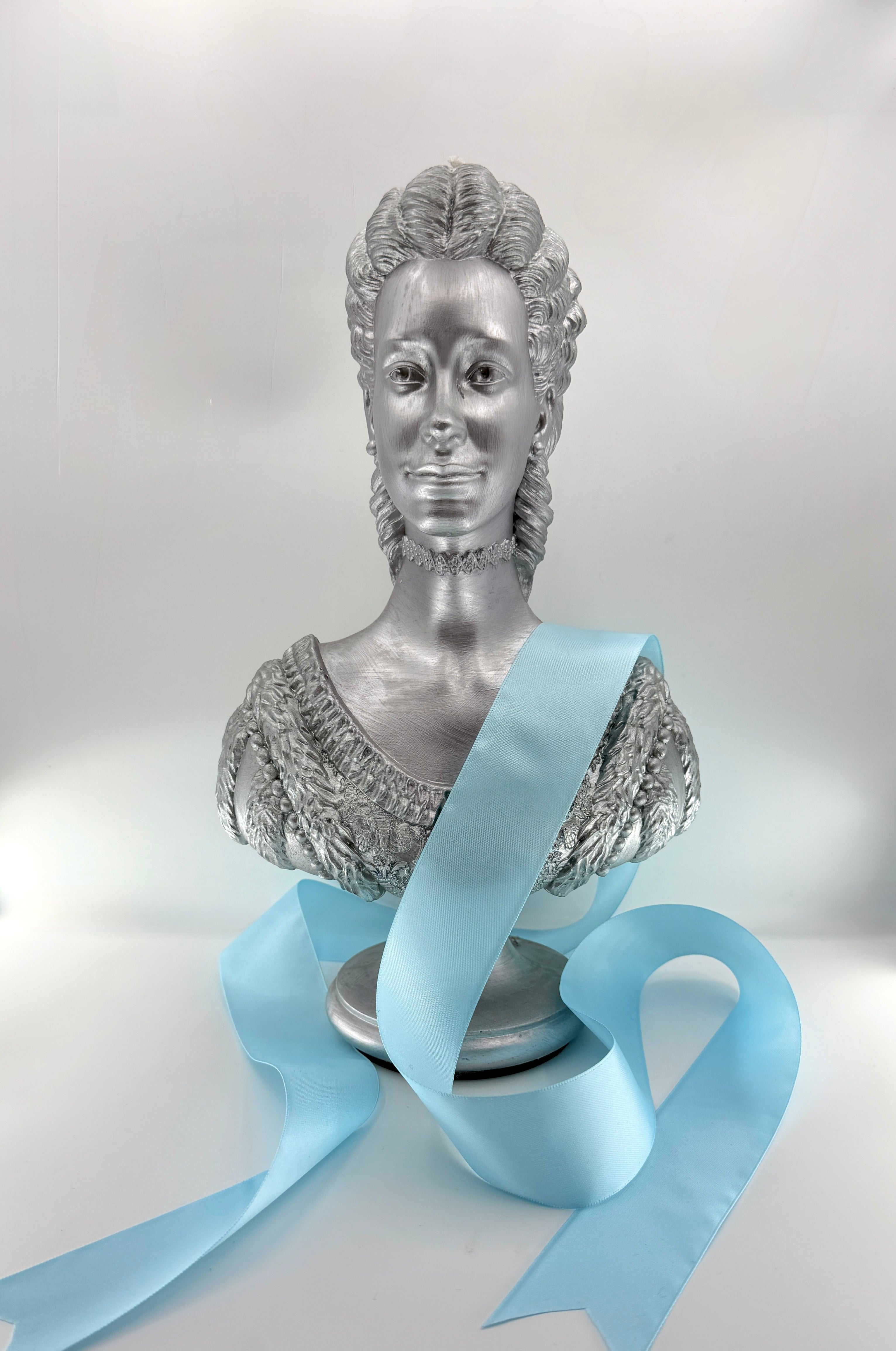 CAPITOL EXCLUSIVE QUEEN CHARLOTTE CANDLE