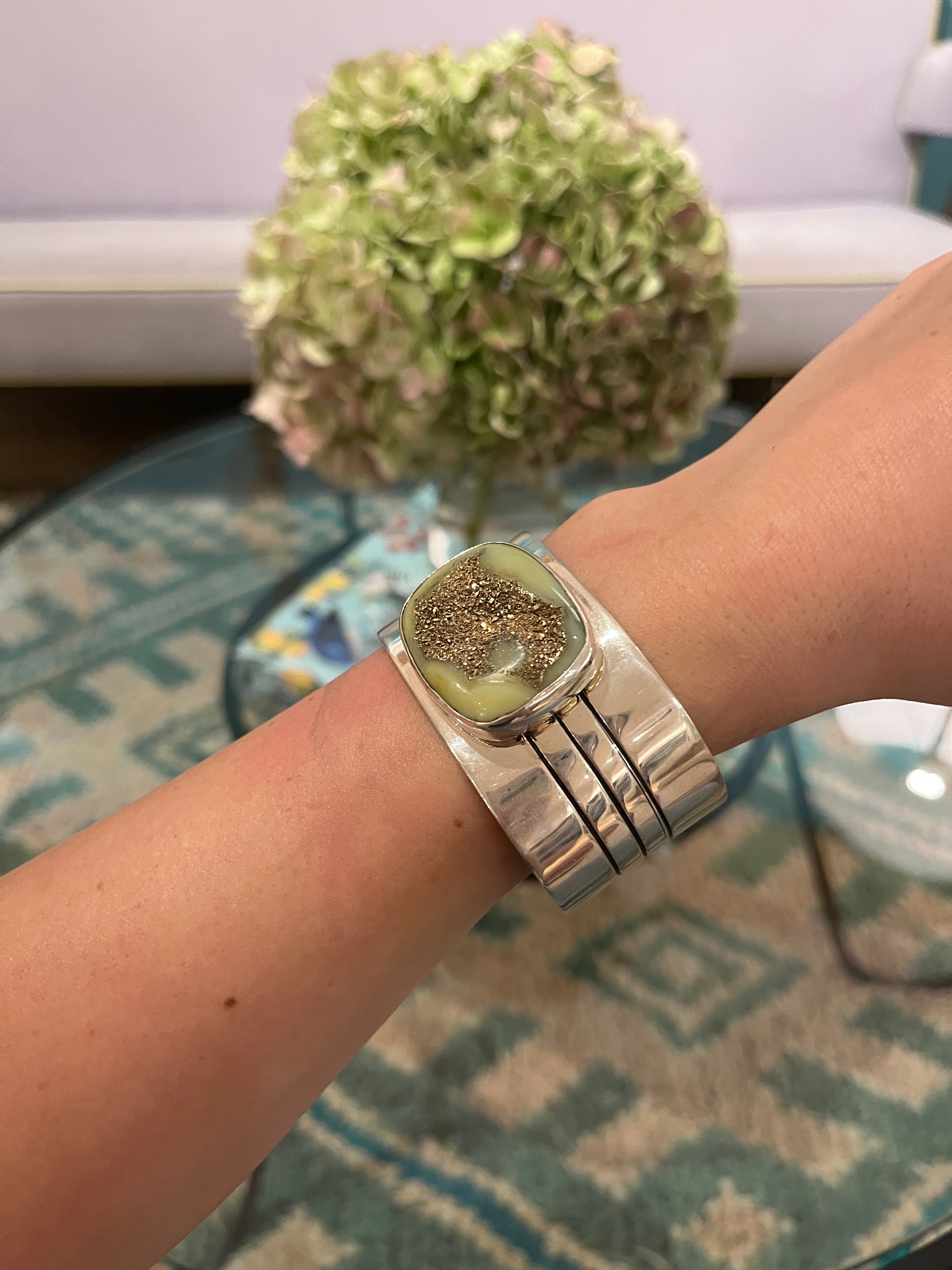 JODY CANDRIAN | CHANNEL ETCHED STERLING CUFF WITH GOLD DUSTED AGATE DRUSY