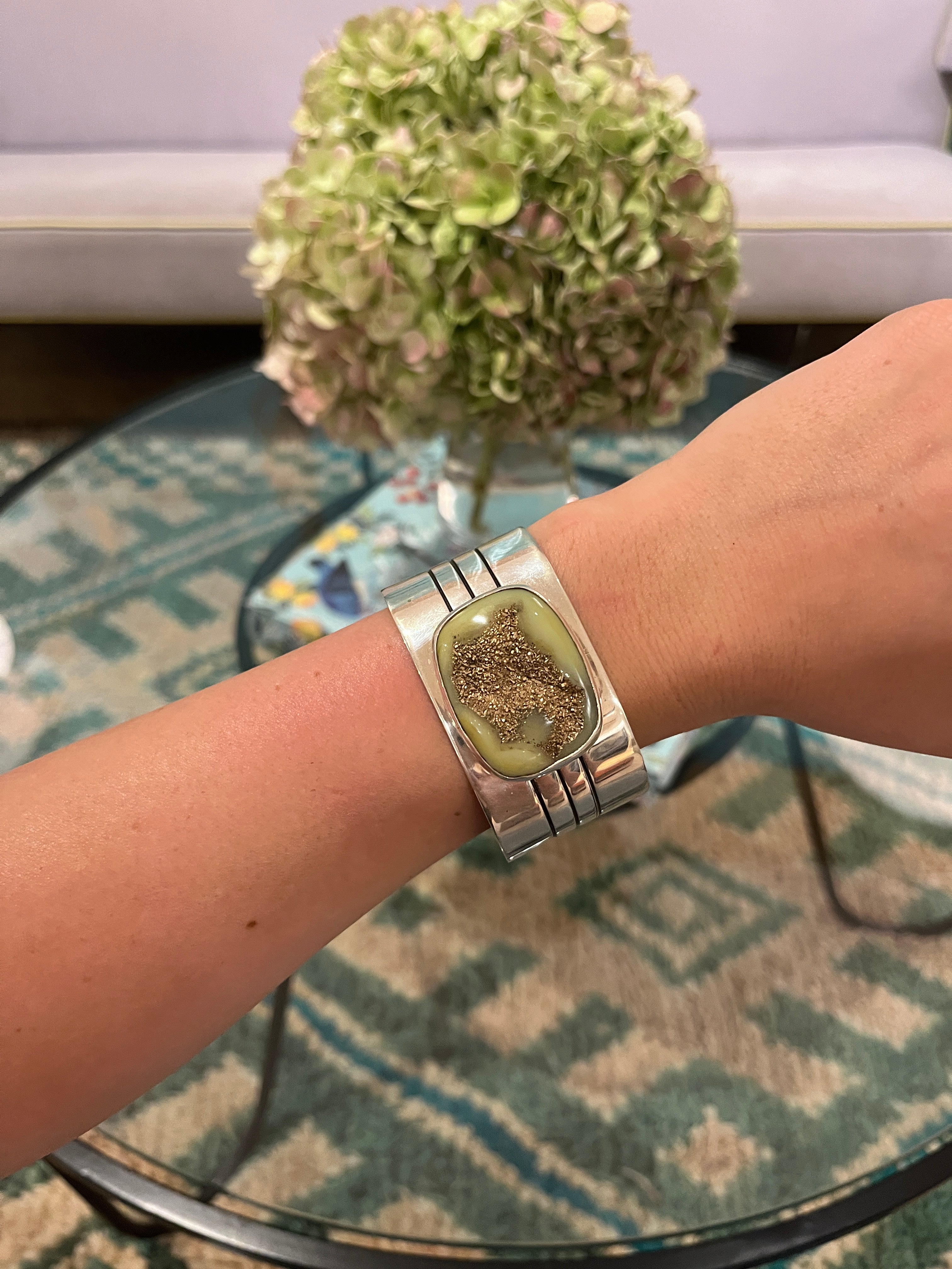 JODY CANDRIAN | CHANNEL ETCHED STERLING CUFF WITH GOLD DUSTED AGATE DRUSY