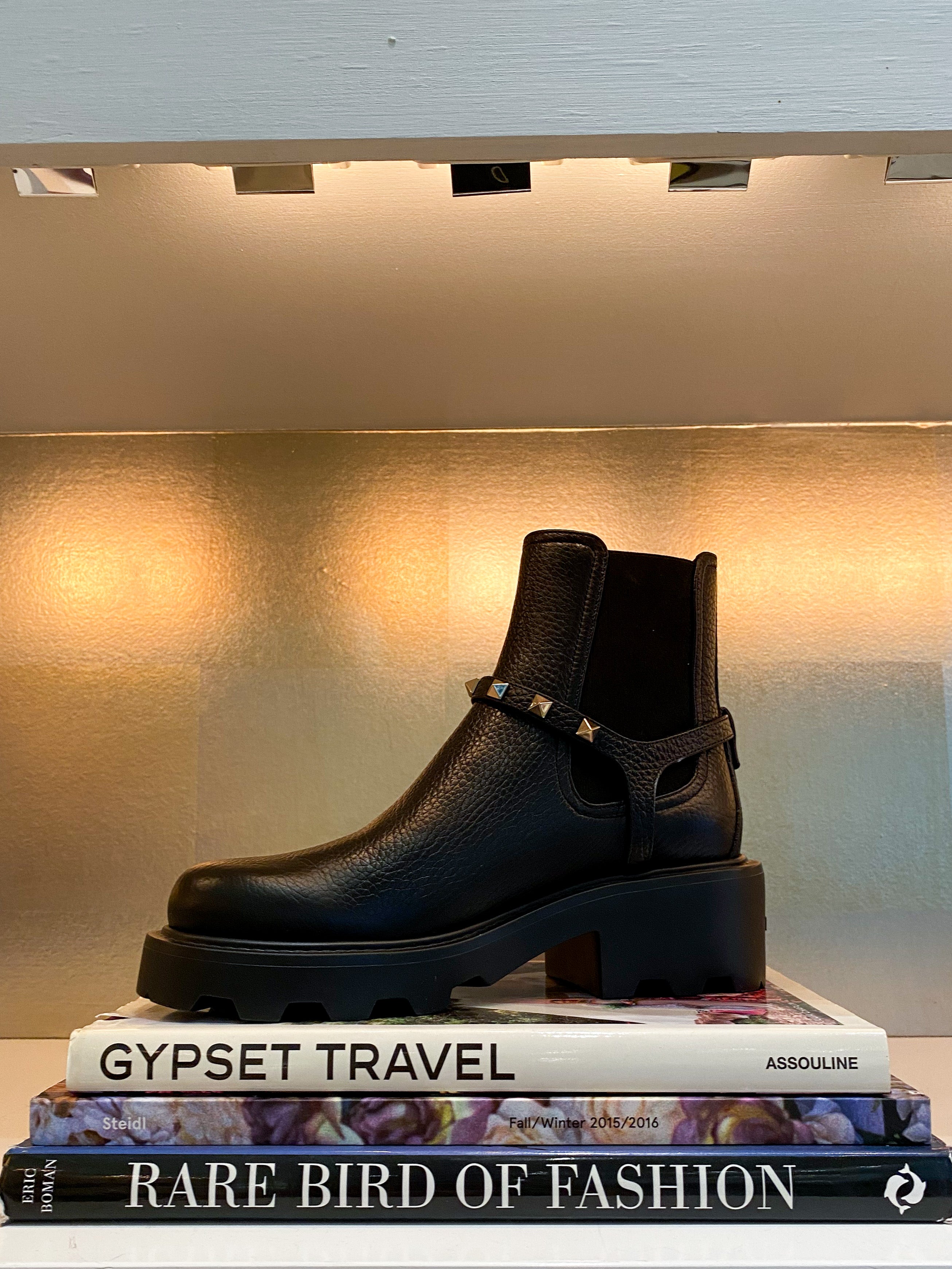 VALENTINO | LEATHER ROCKSTUD BOOT