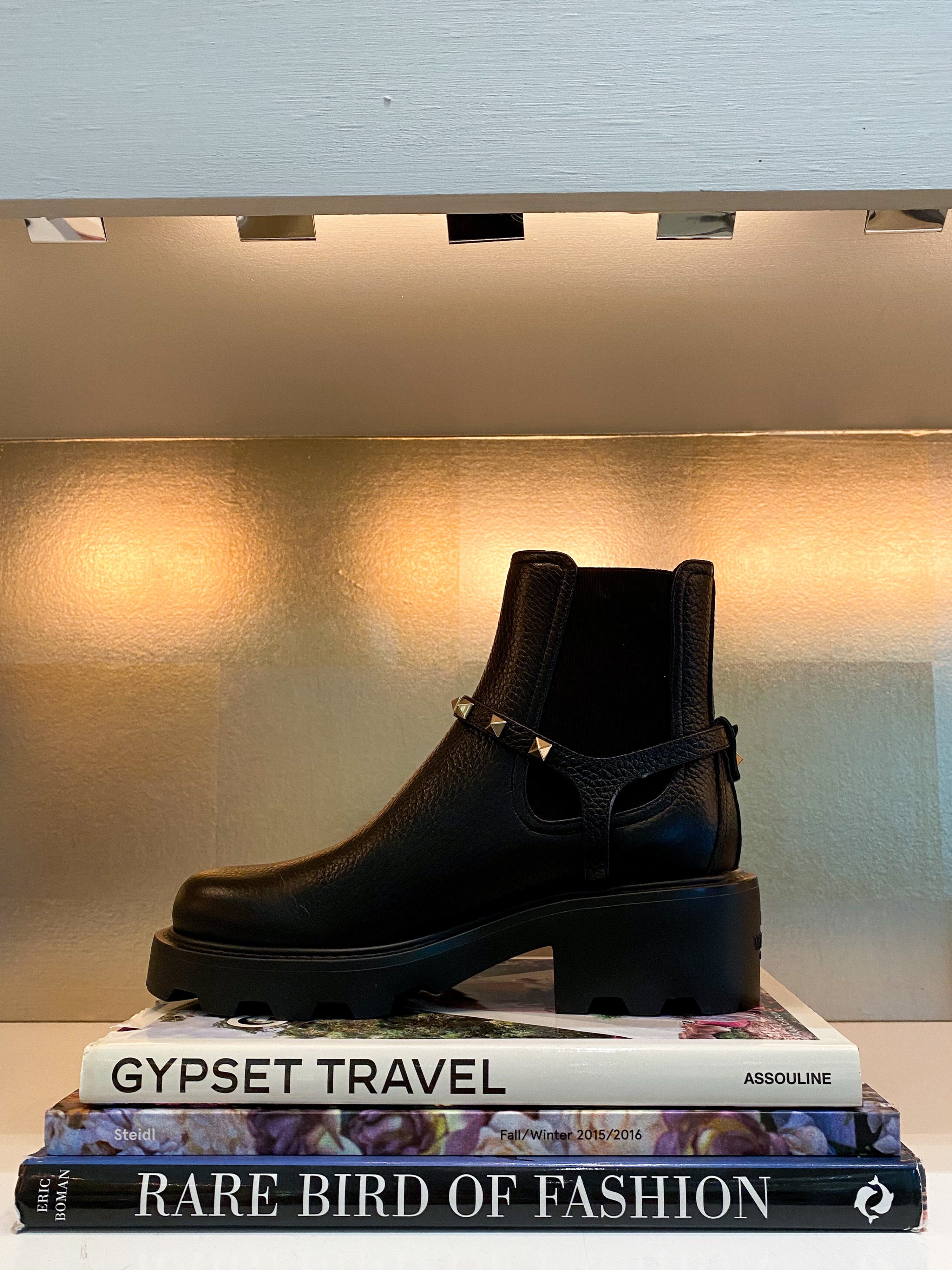 VALENTINO | LEATHER ROCKSTUD BOOT