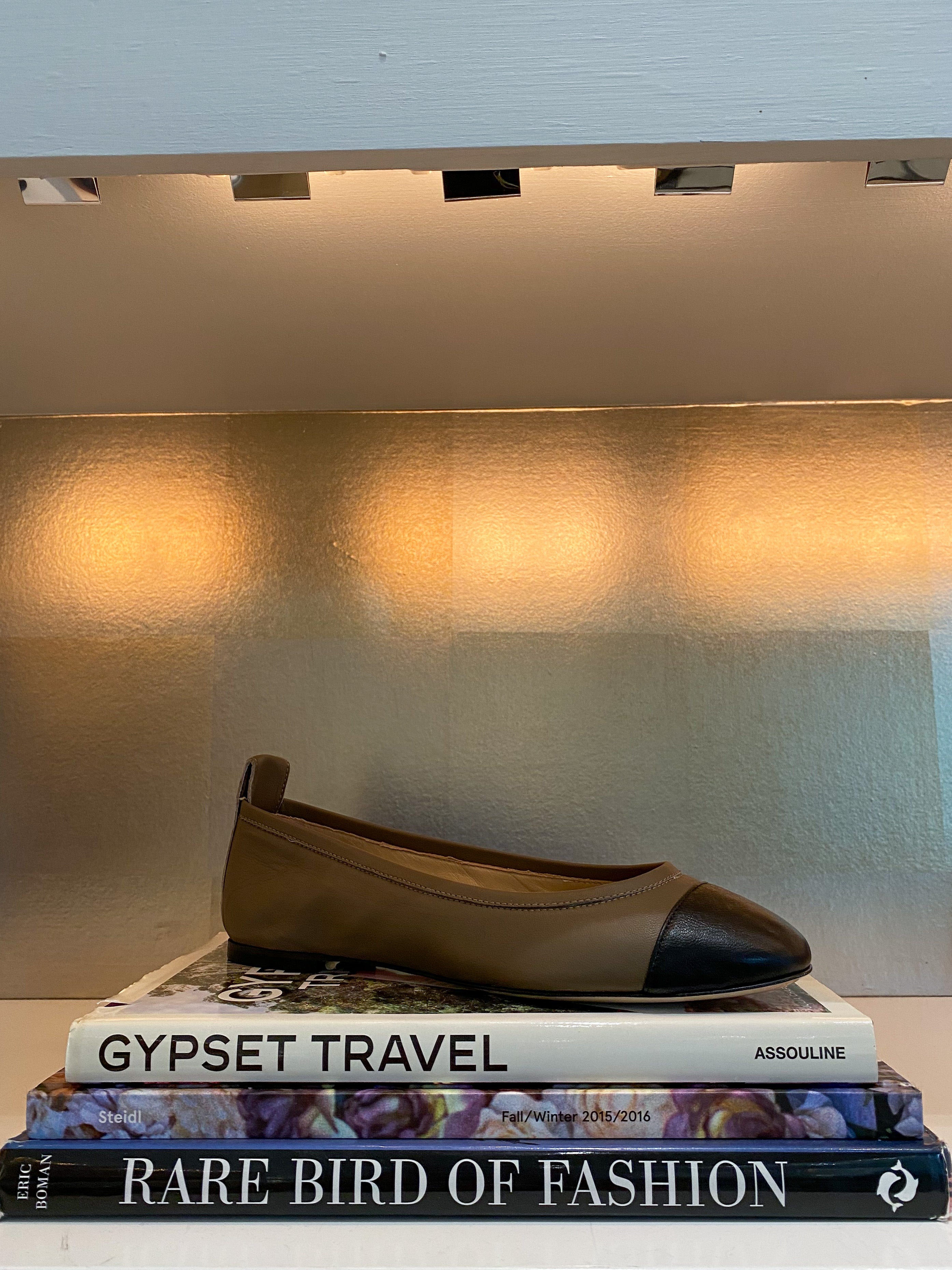 JAMIE HALLER | CAP TOE SLIPPER FLAT