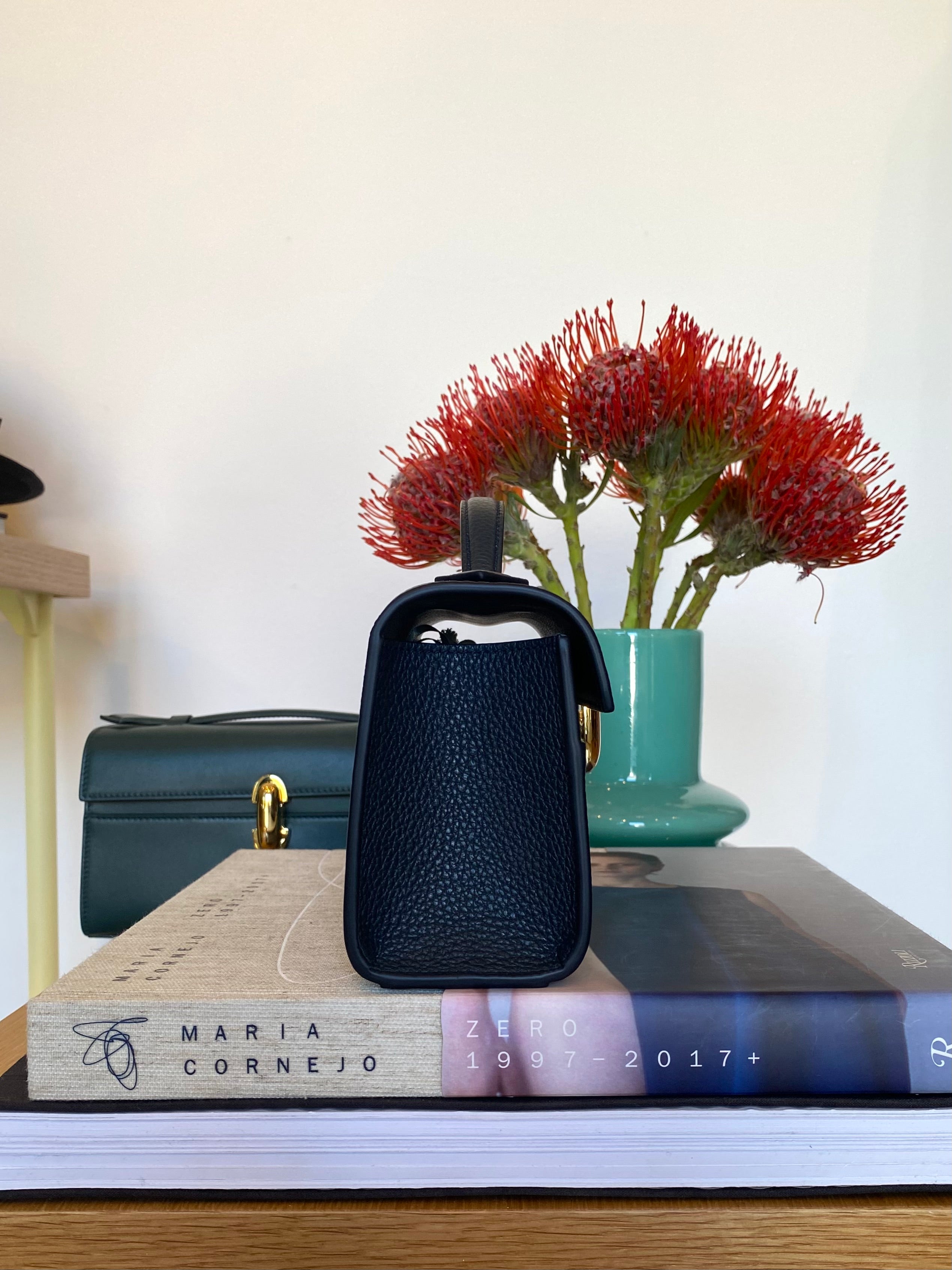 SAVETTE | SYMMETRY POCHETTE IN NAVY GRAINED CALF LEATHER