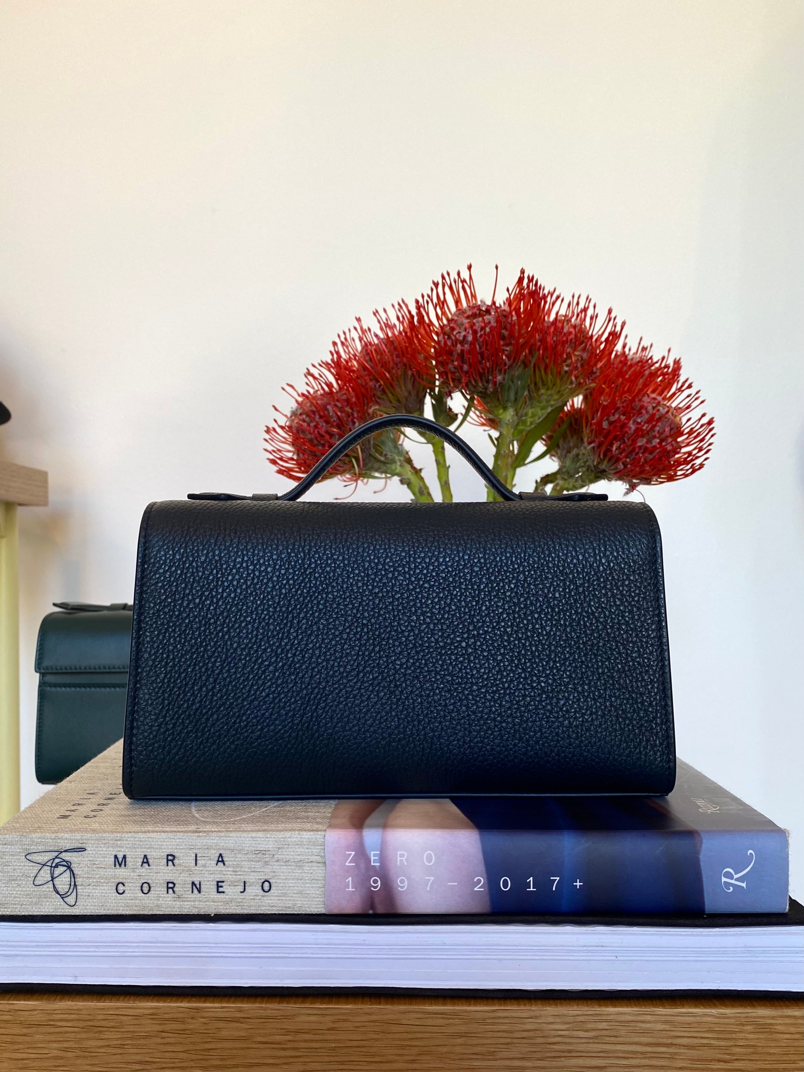 SAVETTE | SYMMETRY POCHETTE IN NAVY GRAINED CALF LEATHER