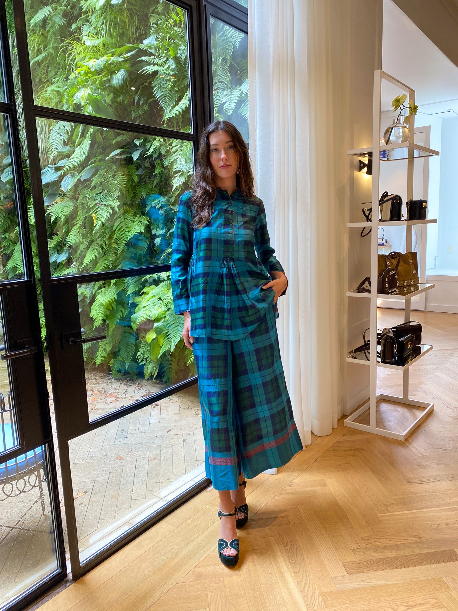 PERO | LONG SLEEVE SILK PLAID BUTTON DOWN SHIRT
