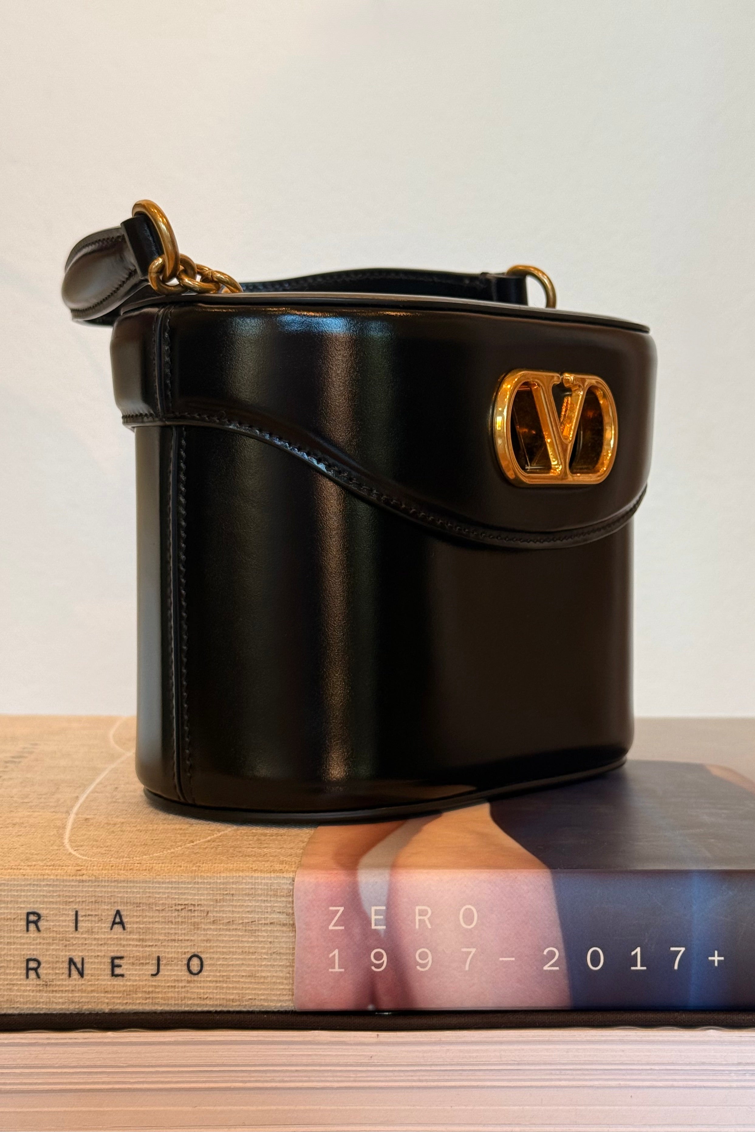 VALENTINO | LOGO VANITY BAG