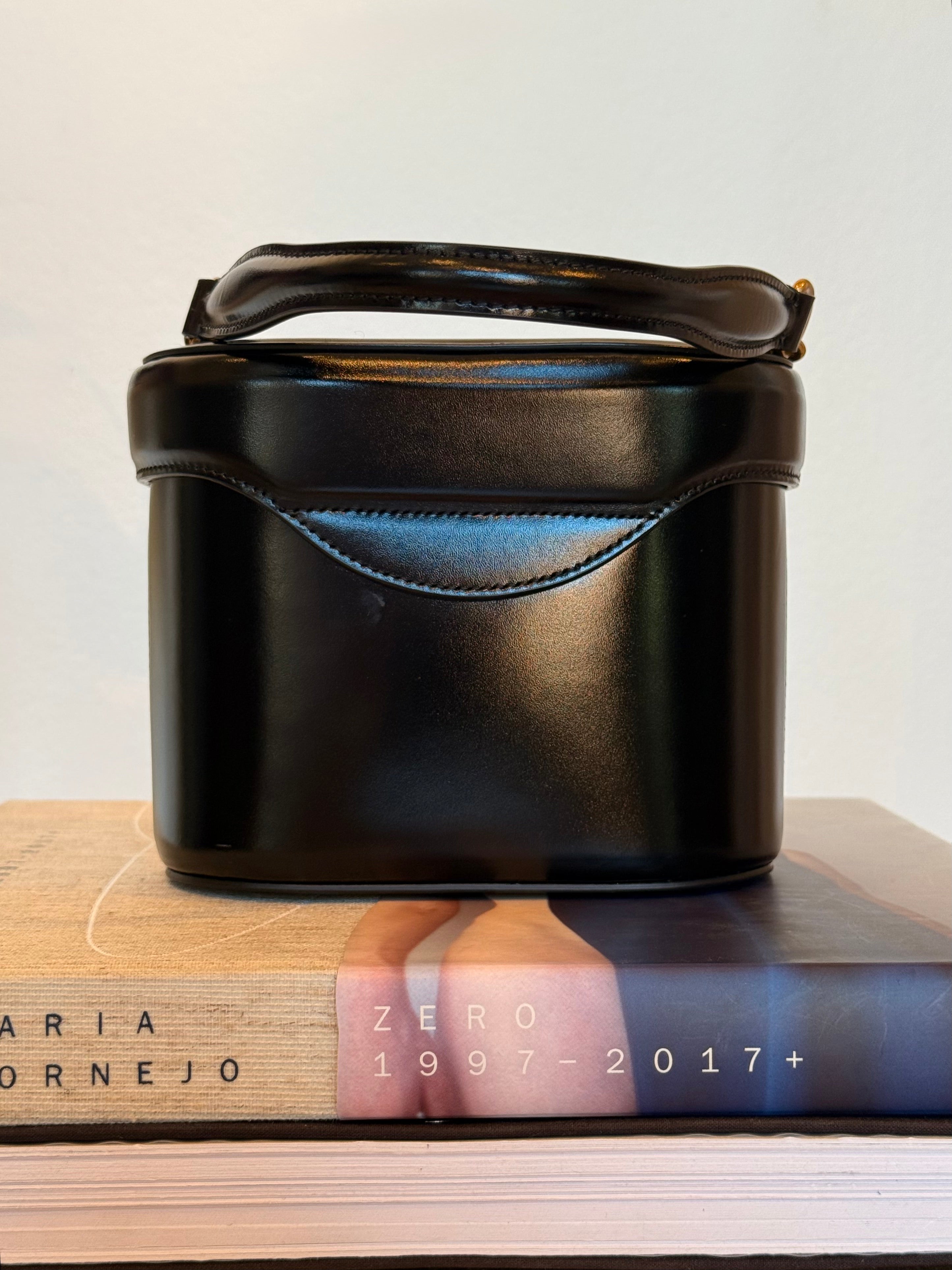 VALENTINO | LOGO VANITY BAG