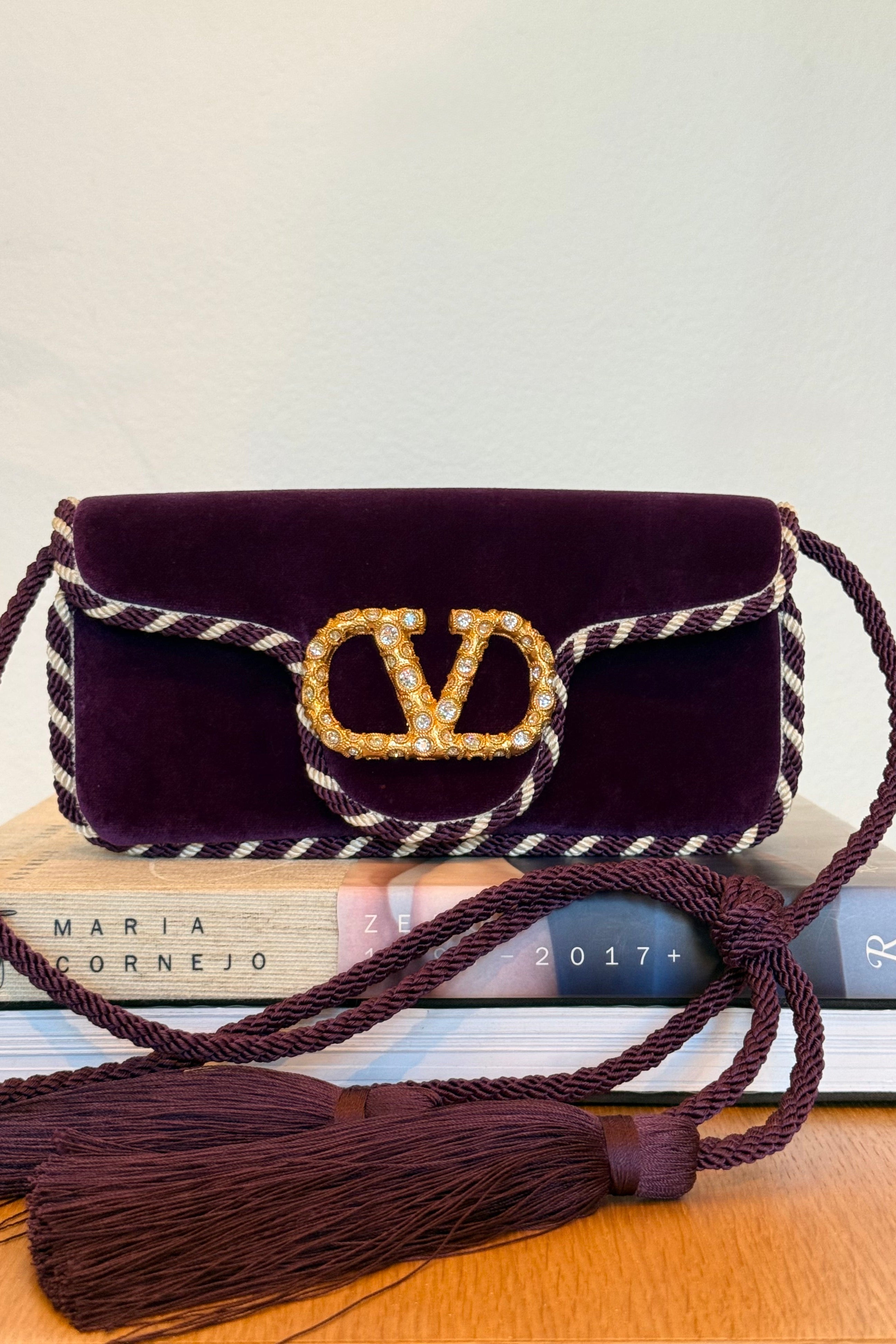 VALENTINO | VELVET LOGO CLUTCH