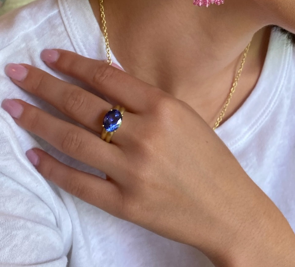 IRENE NEUWIRTH | HEROIC TANZANITE DOUBLE GOLD BAND RING