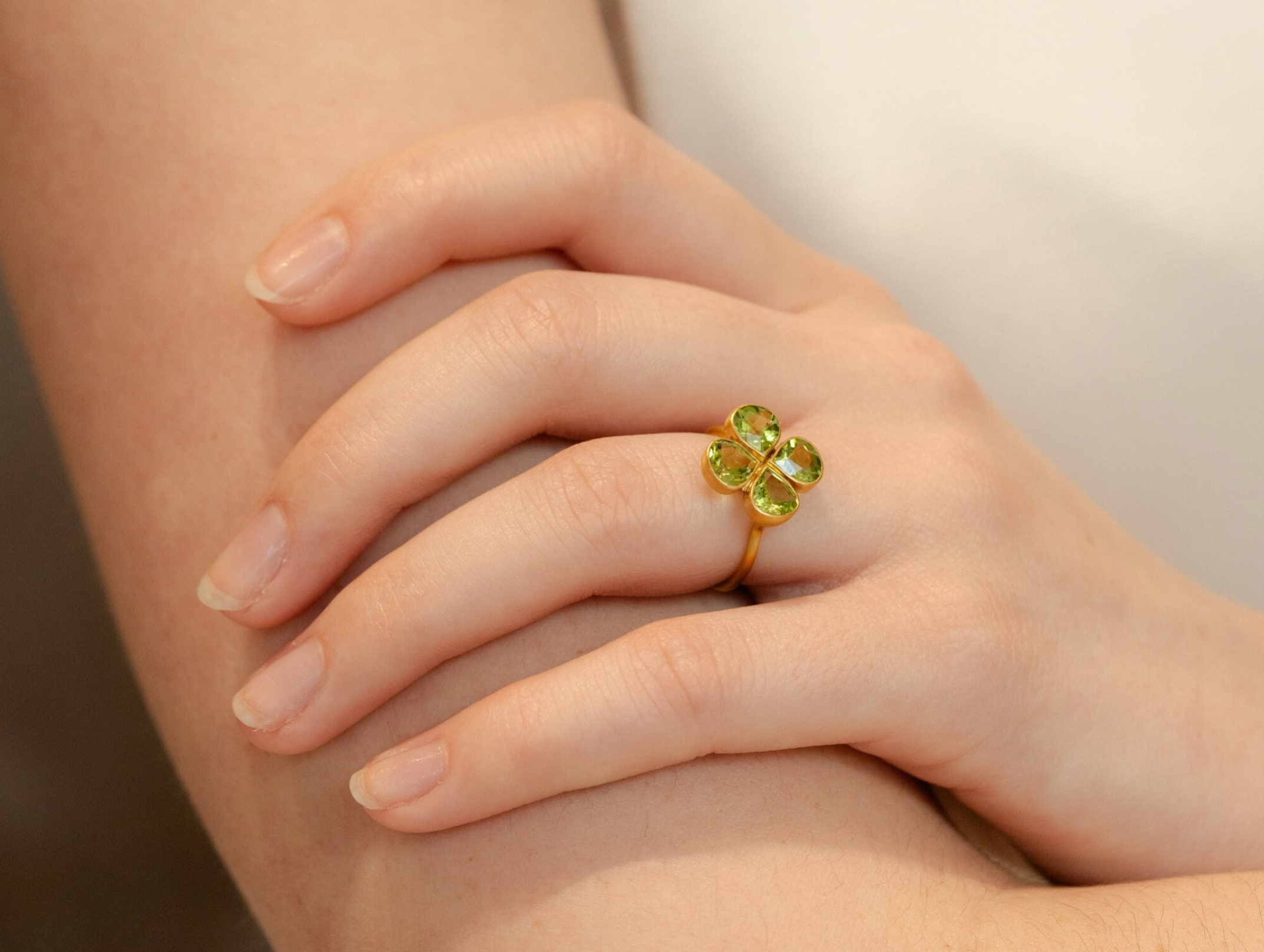 MARIE HÉLÈNE DE TAILLAC | PERIDOT CLOVER RING