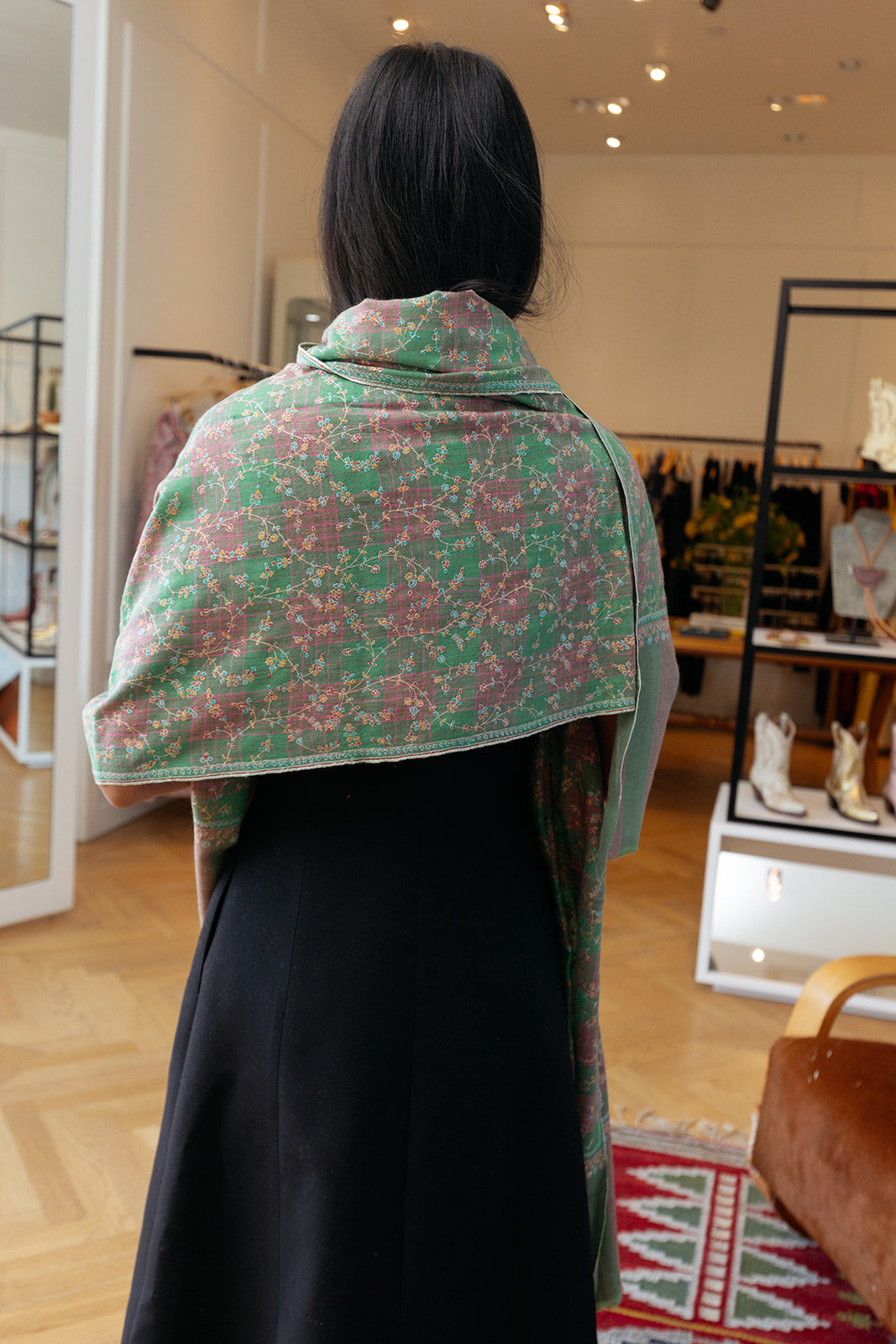 YASER SHAW | BROWN PLAID VINE SHAWL