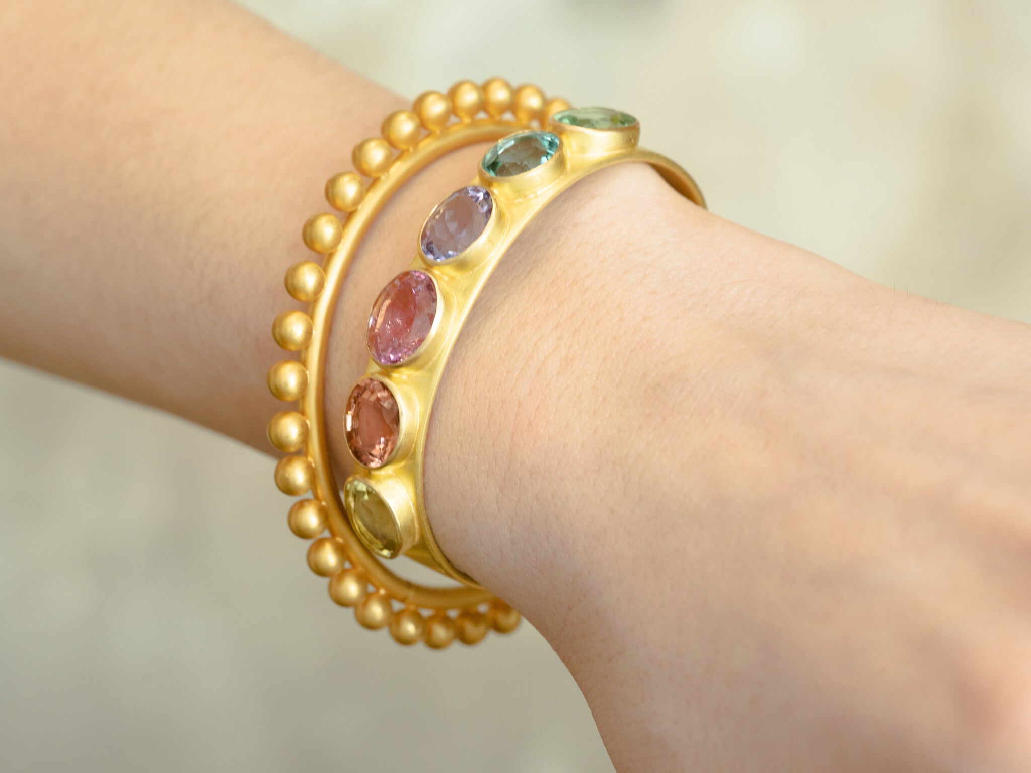 GOLD ROUND SPHERE BANGLE