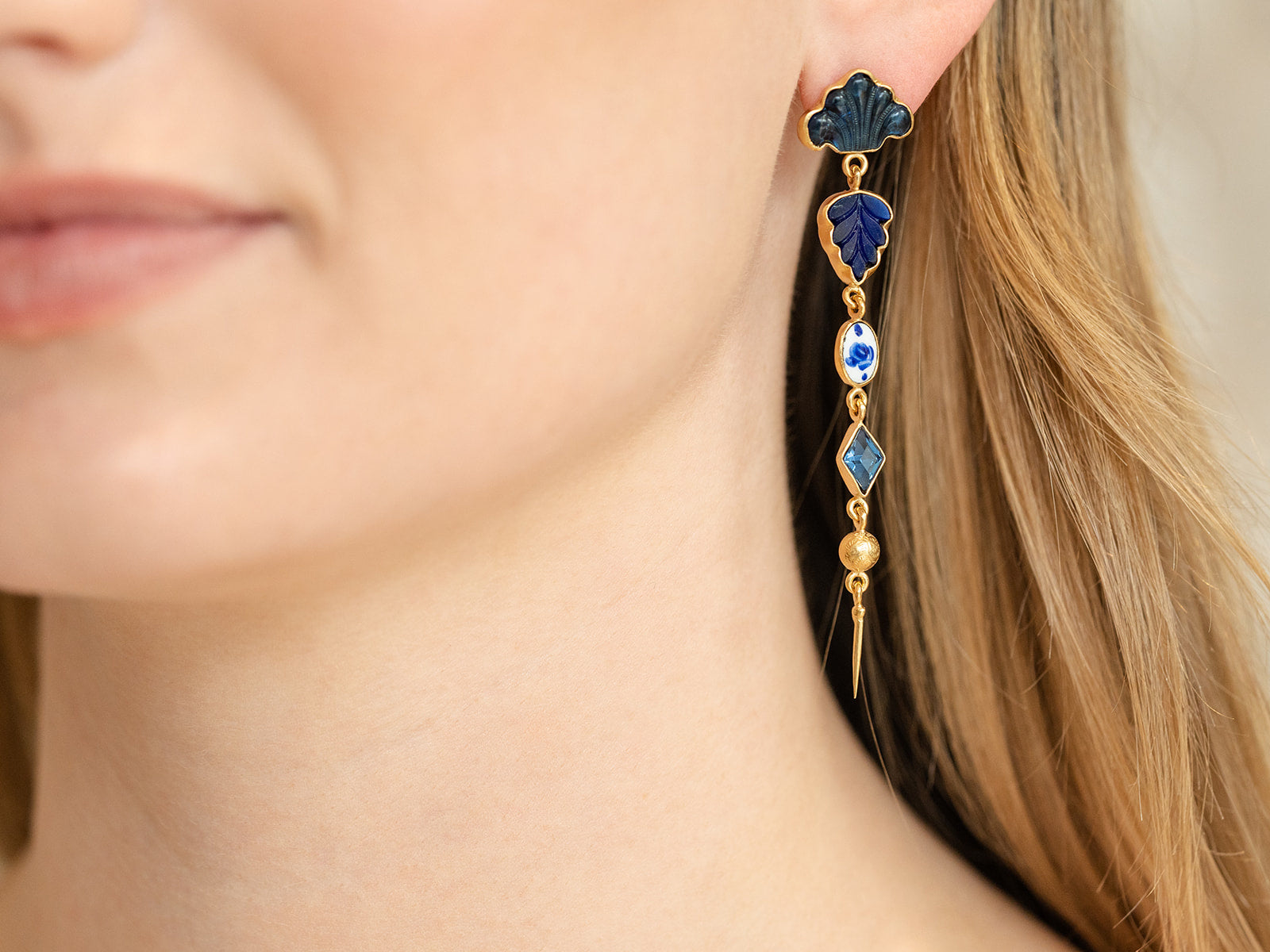 FIVE CHARM WITH VICTORIAN DROP EARRING