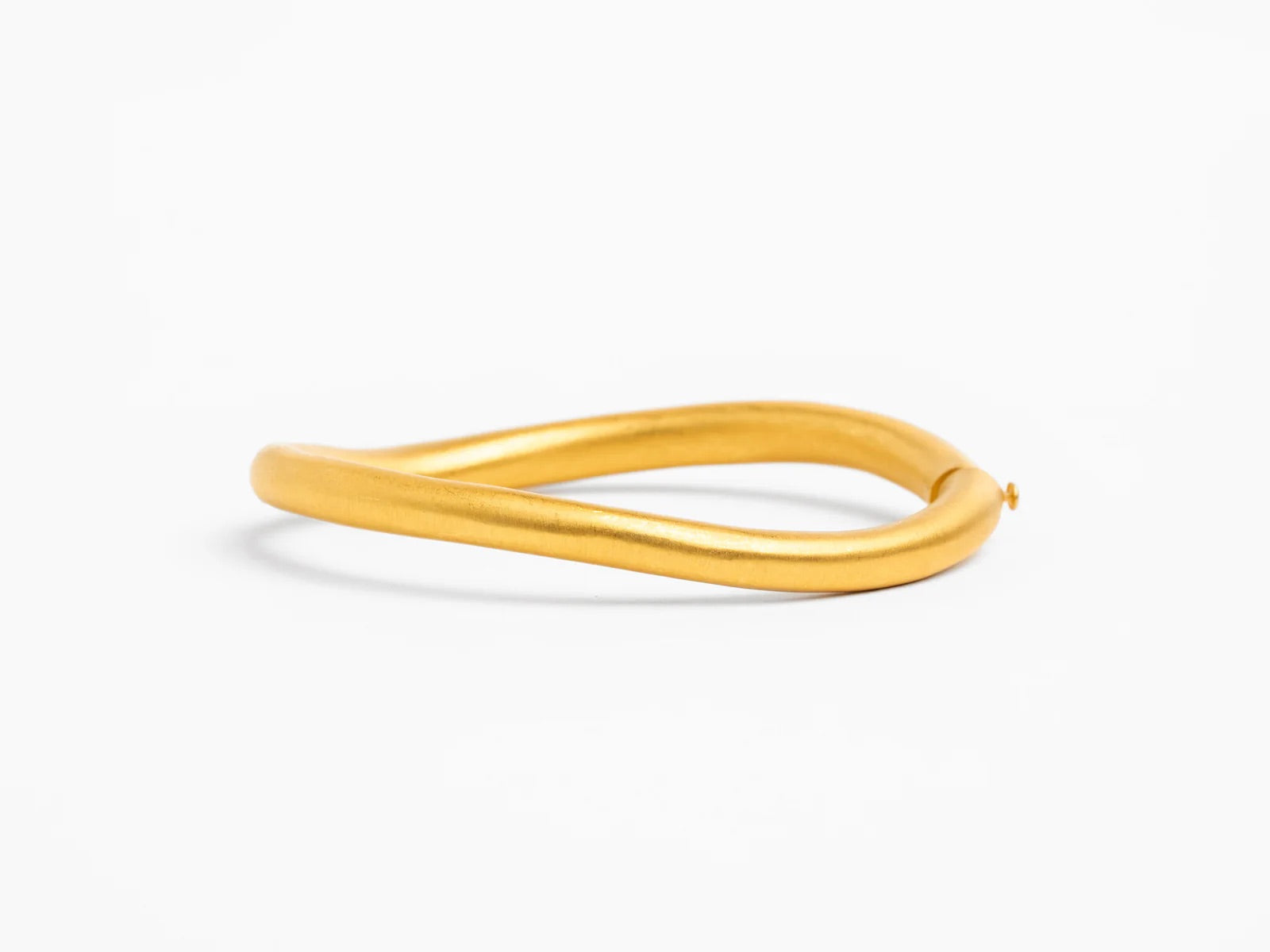 MARIE HÉLÈNE DE TAILLAC | IRREGULAR OVAL BANGLE | CAPITOL