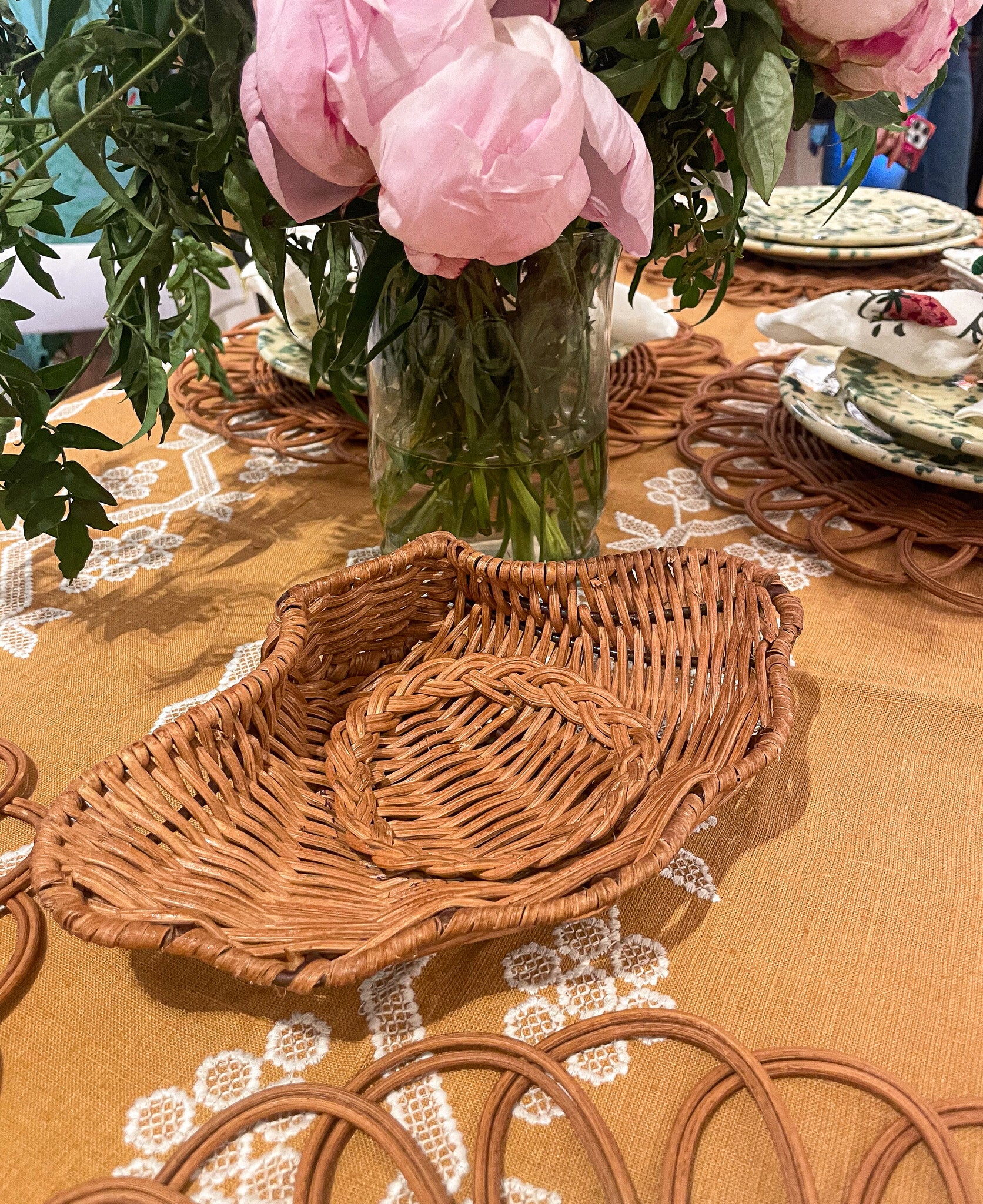 RATTAN CONCHA DISH