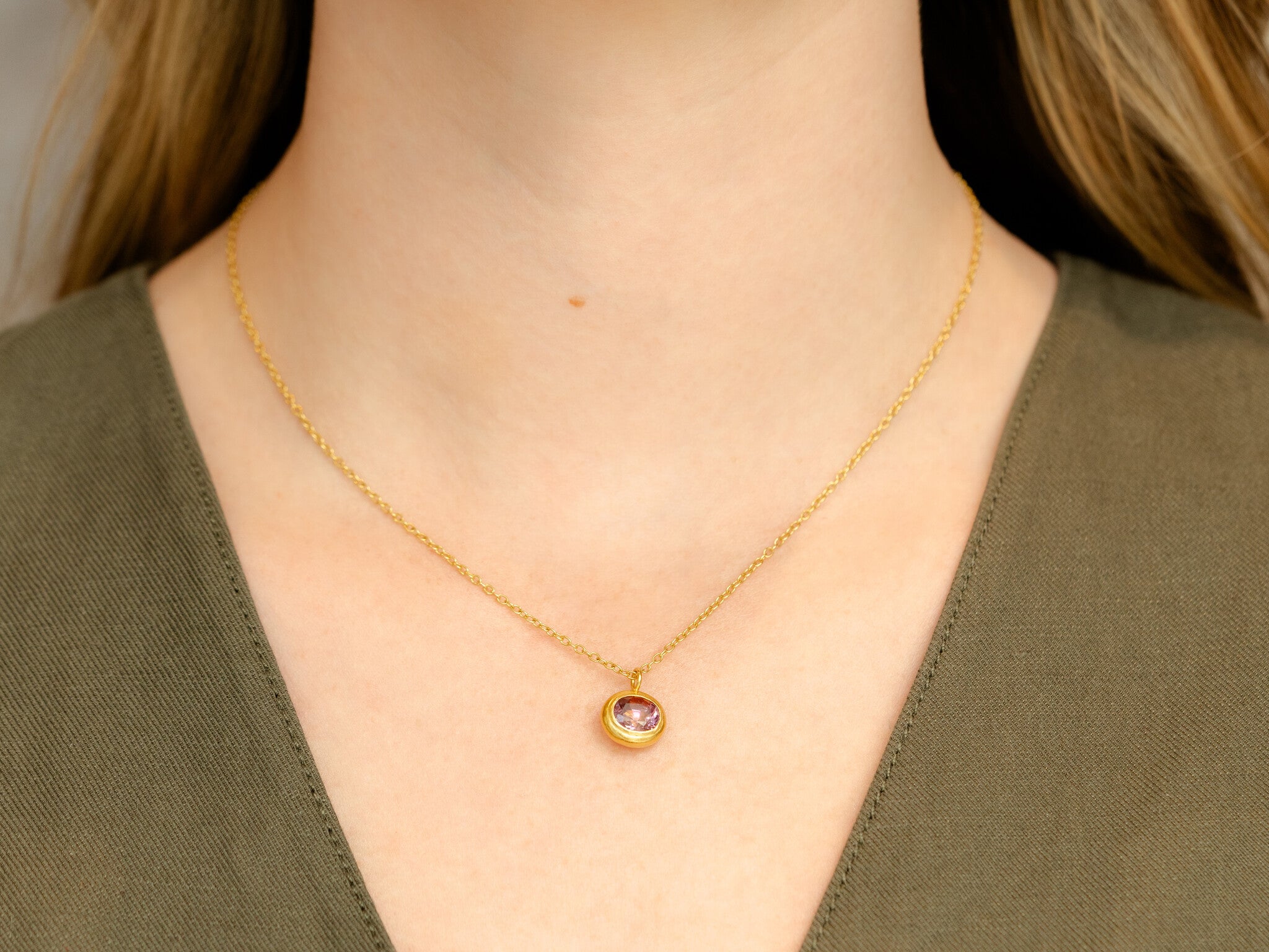 SPINEL PENDANT ON 16" CHAIN 2