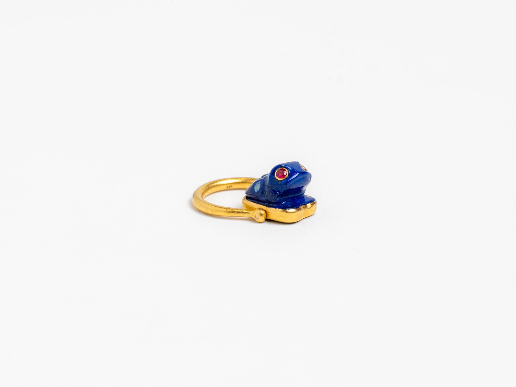 LAPIS FROG RING WITH RUBY EYES