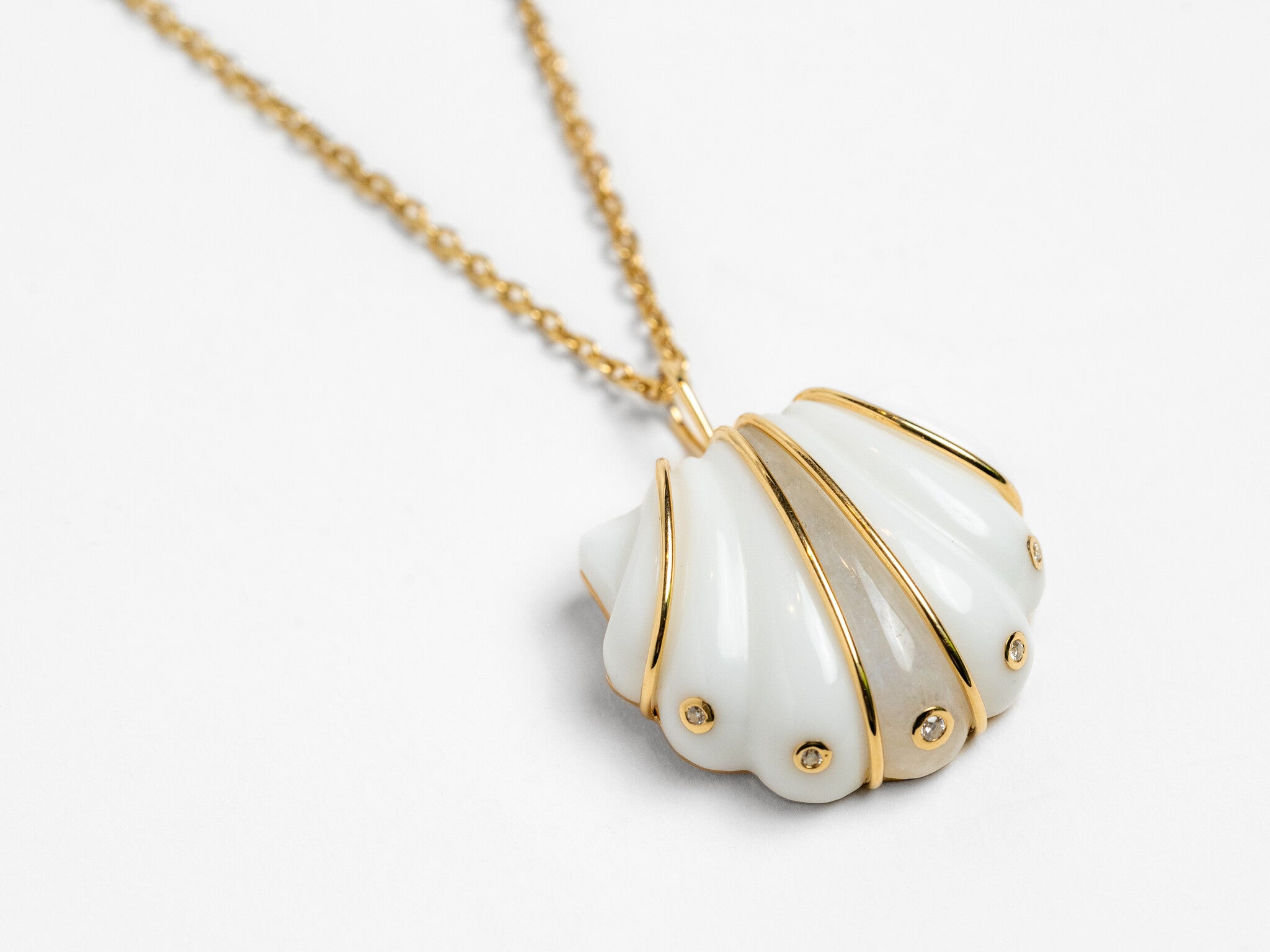 MINI CARVED SHELL NECKLACE