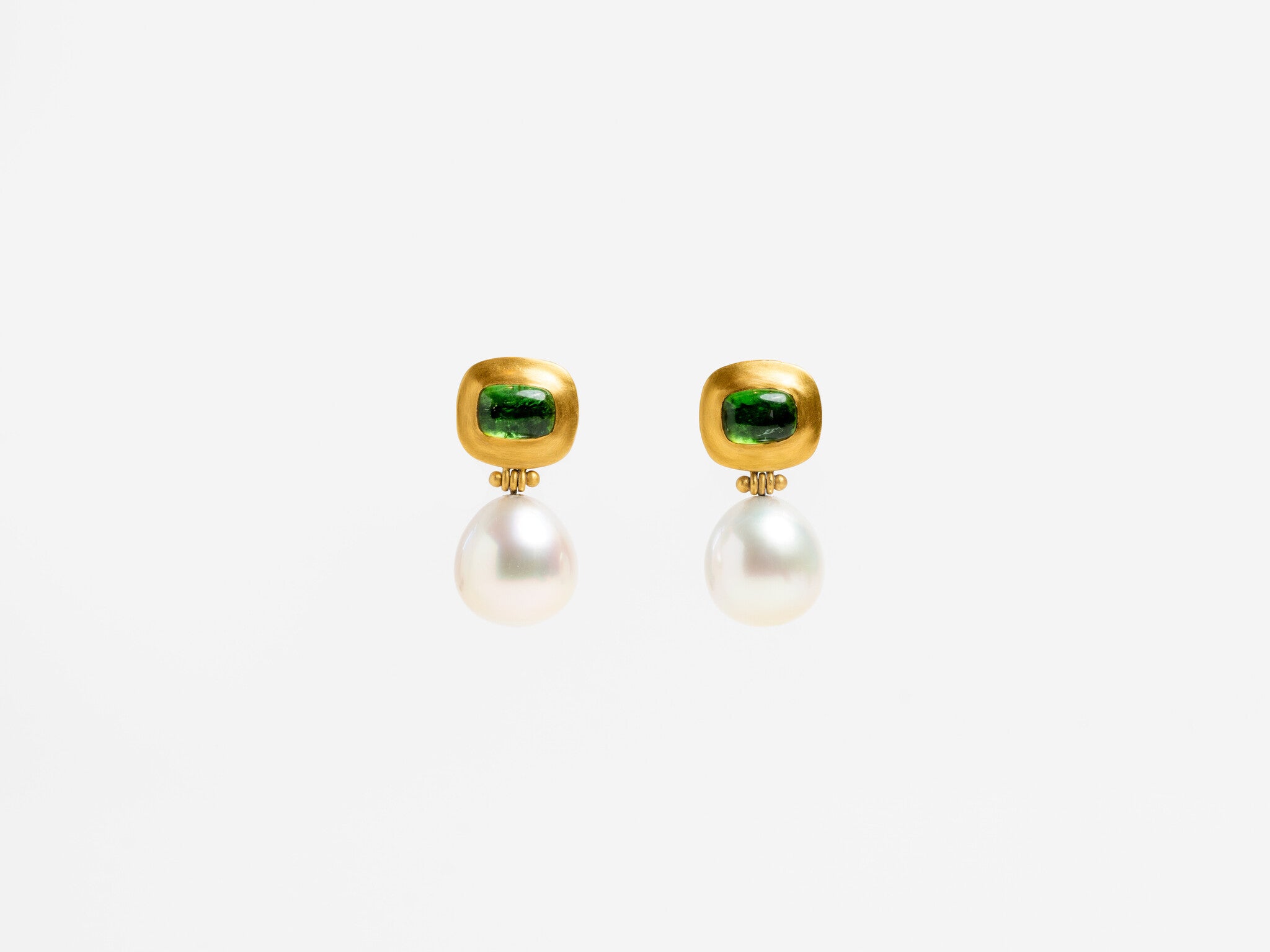 GREEN TOURMALINE AND PEARL MASONA HINGE EARRINGS