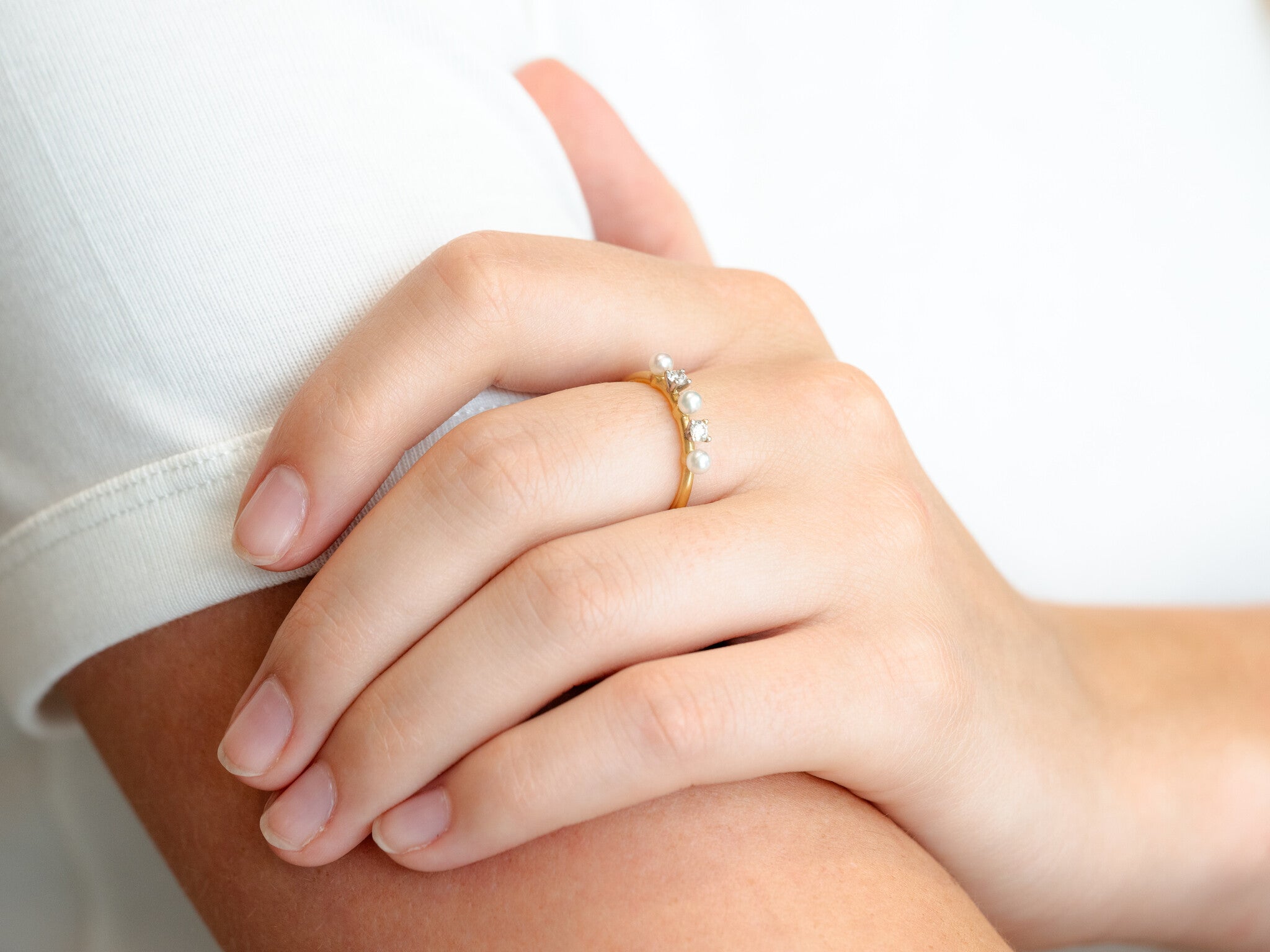 CLASSIC DIAMOND AND PEARL RING