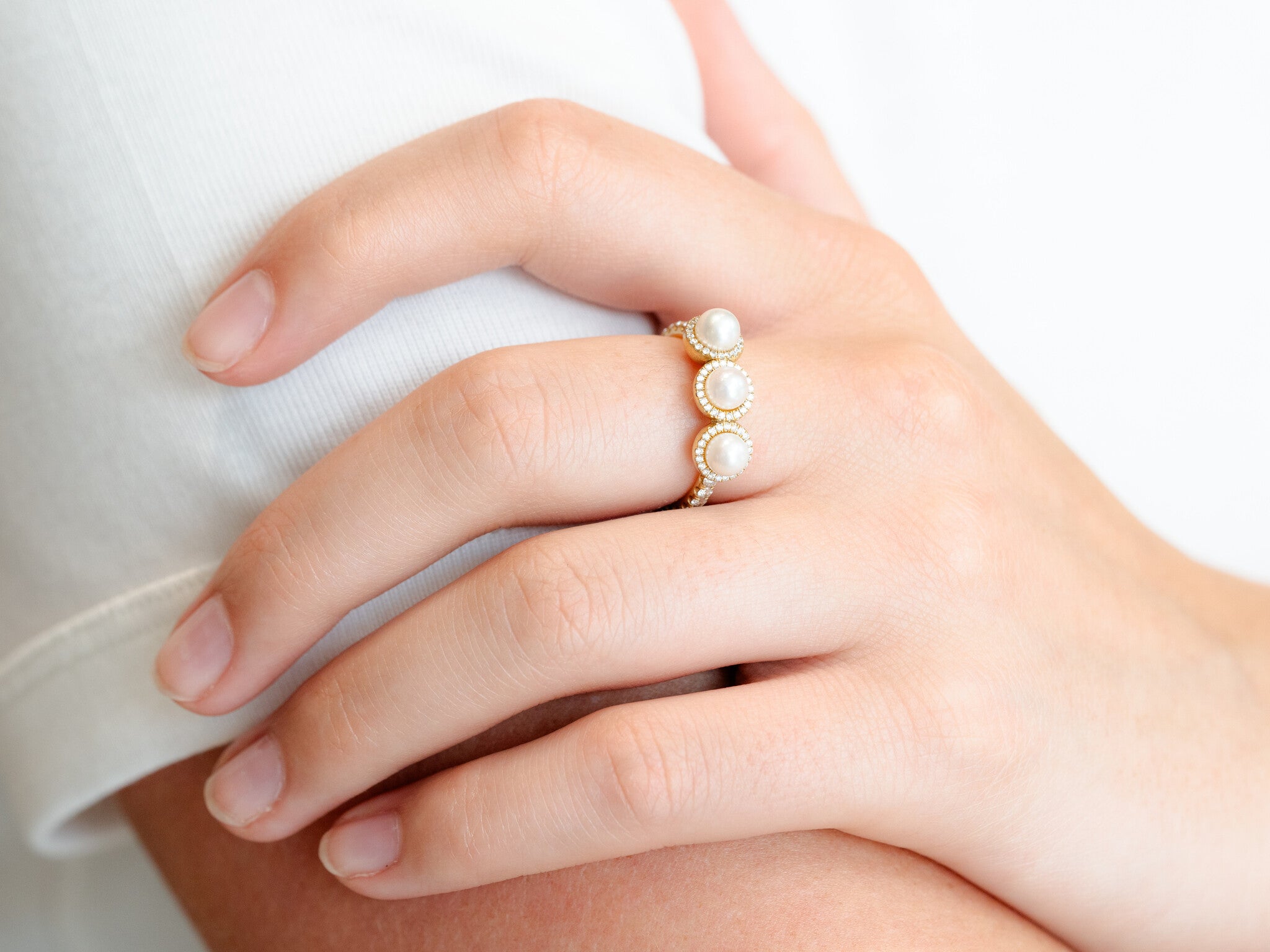 PAVÉ HALO THREE PEARL RING