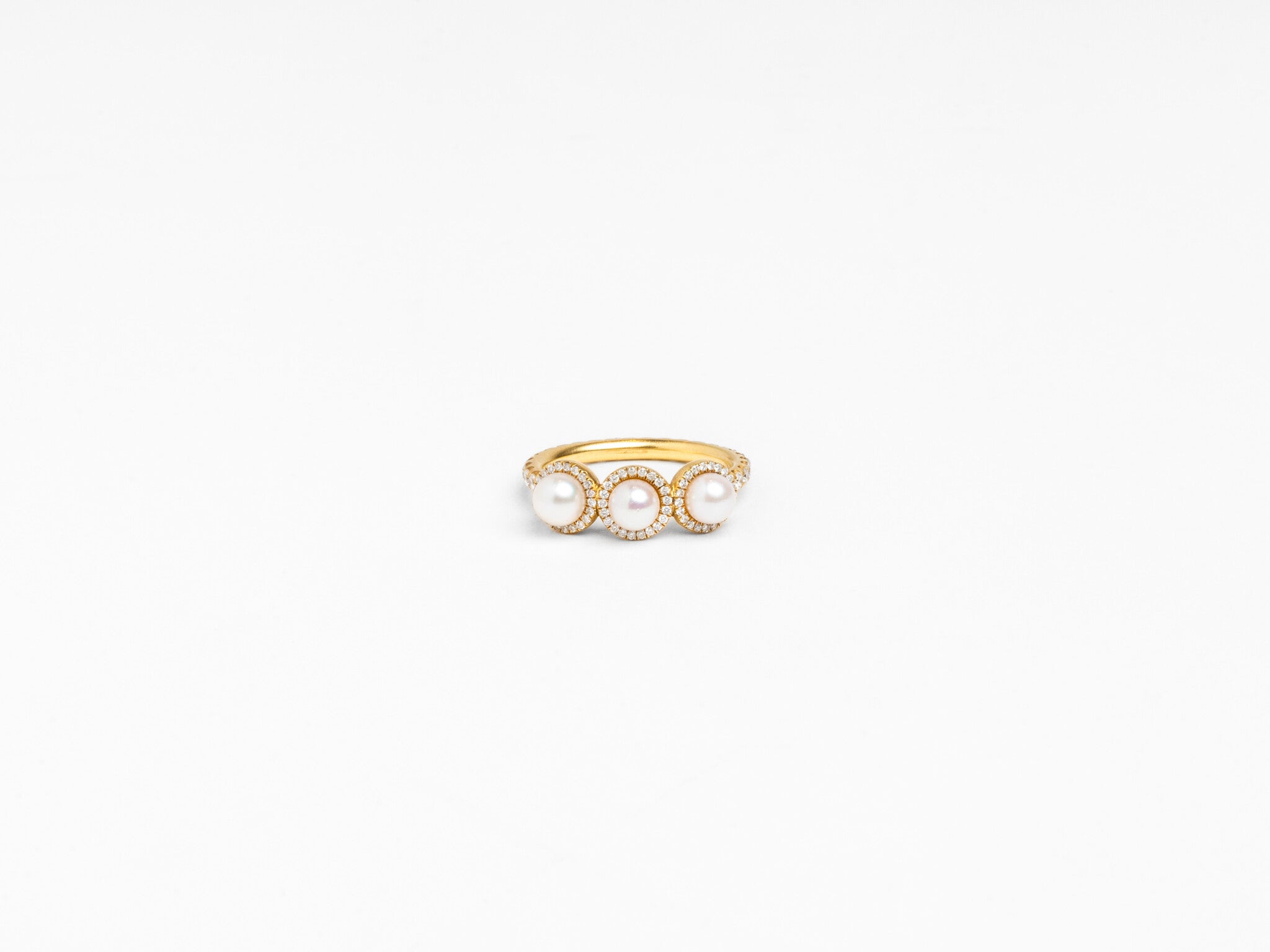 PAVÉ HALO THREE PEARL RING