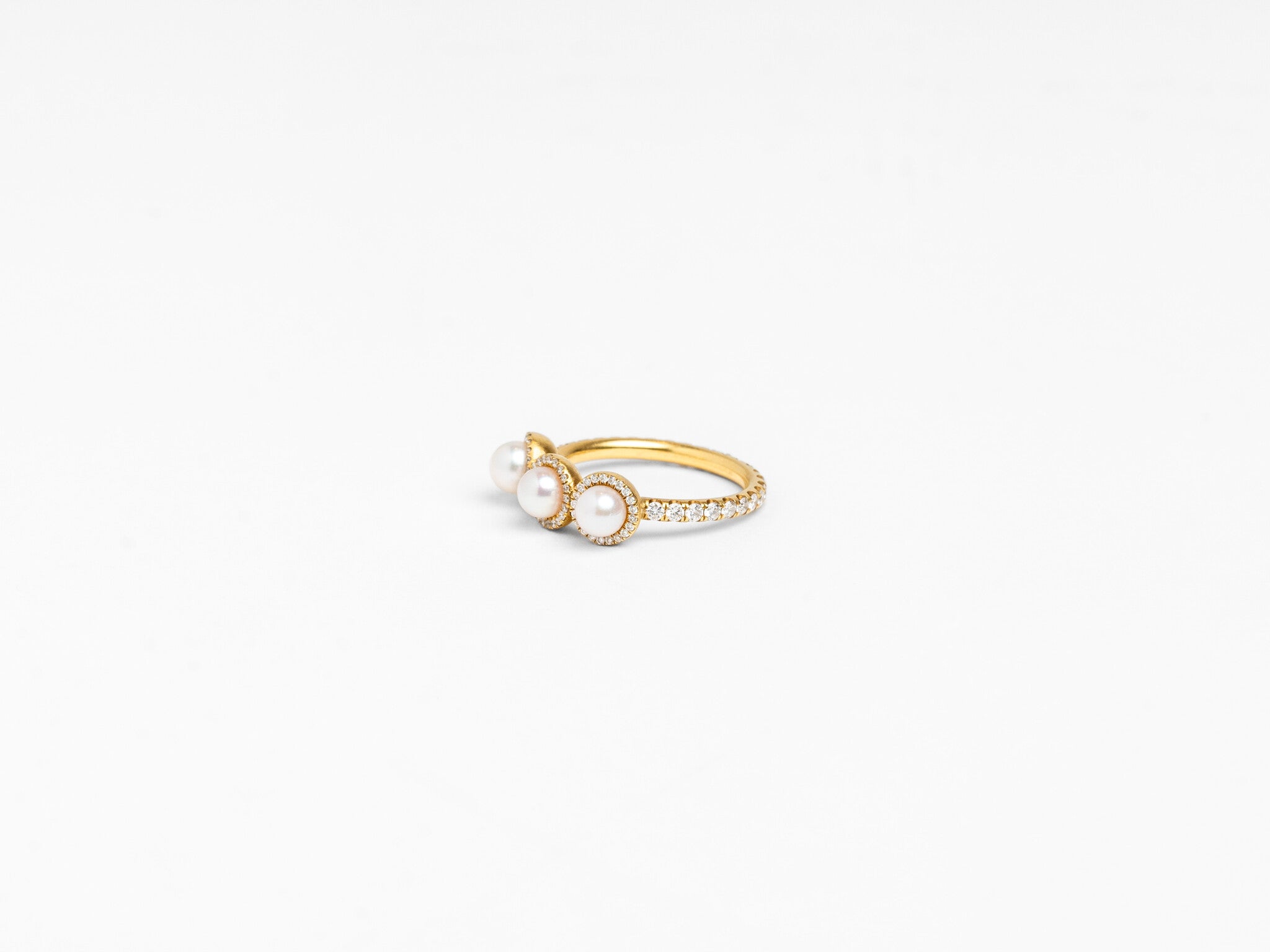 PAVÉ HALO THREE PEARL RING