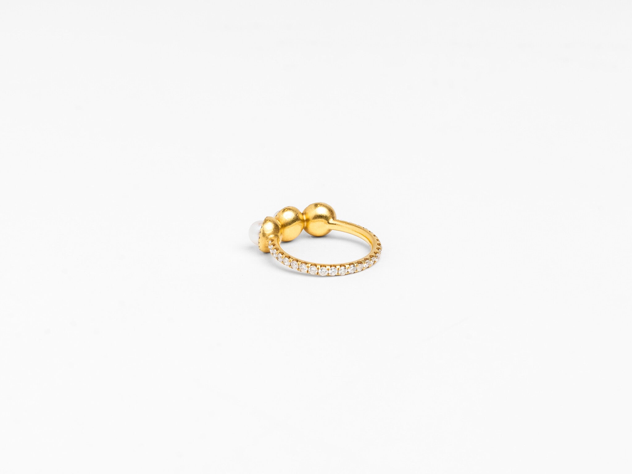 PAVÉ HALO THREE PEARL RING