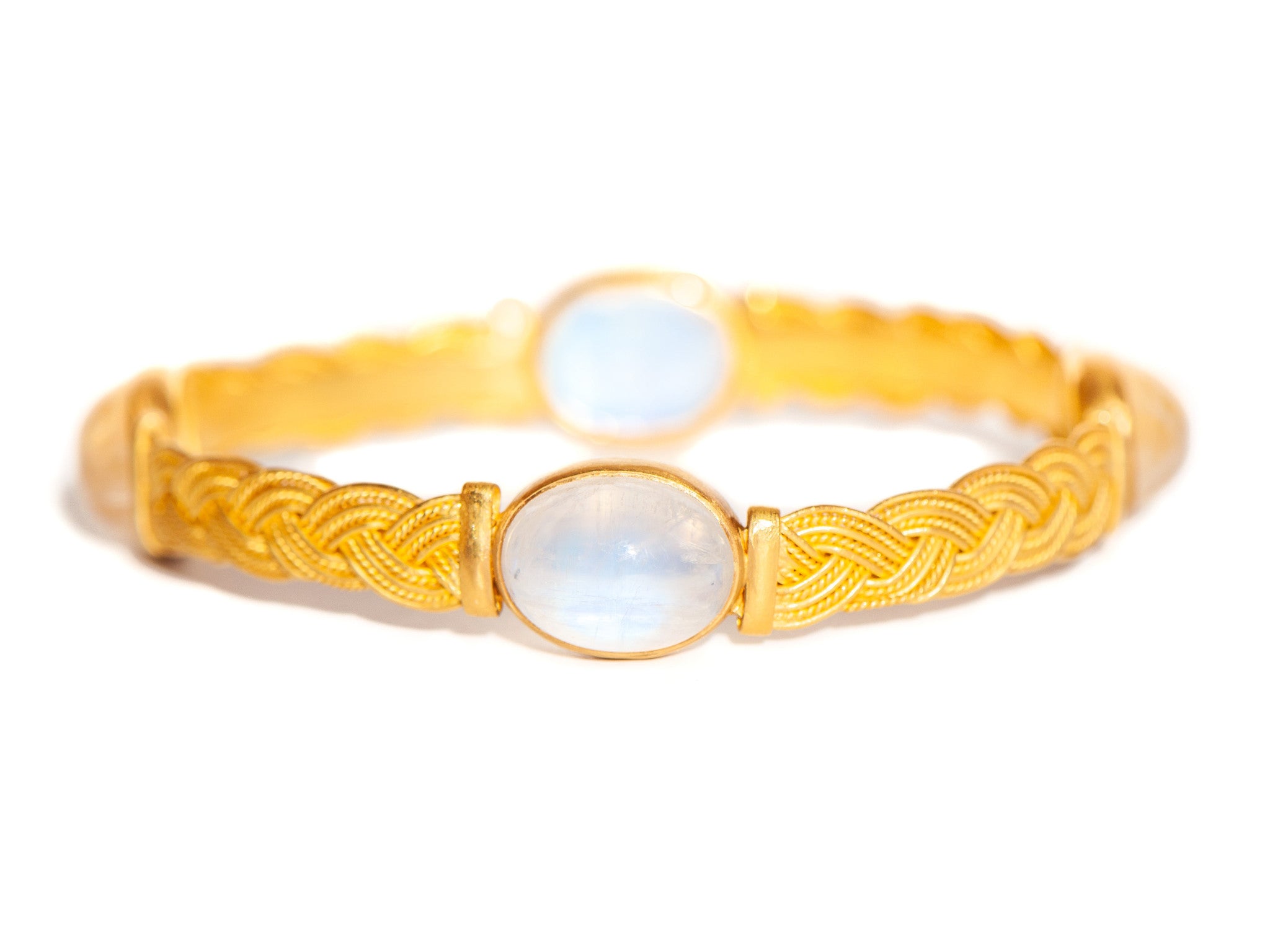 BRAIDED BANGLE WITH MOONSTONE