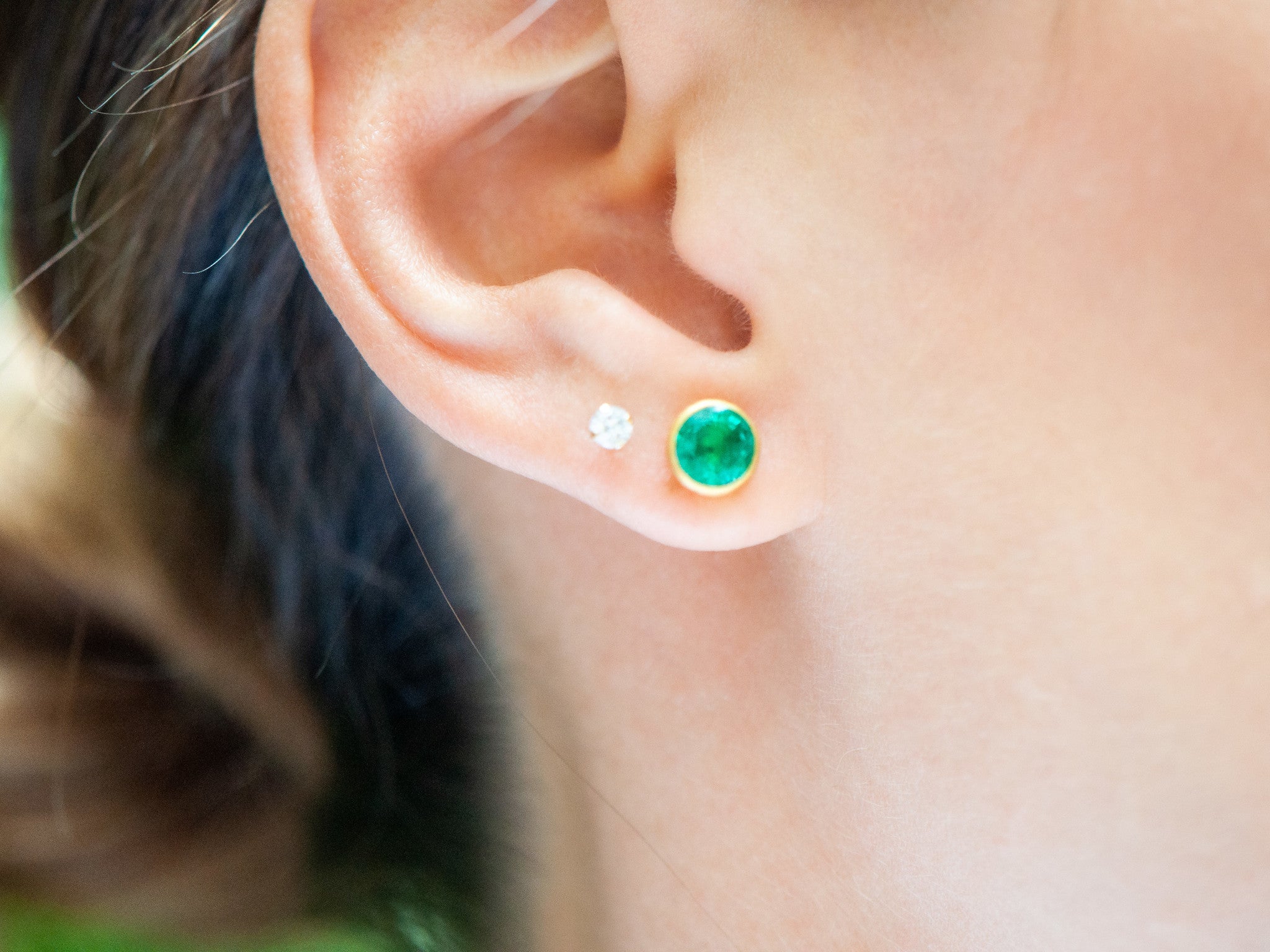 BINDI EMERALD STUD EARRINGS