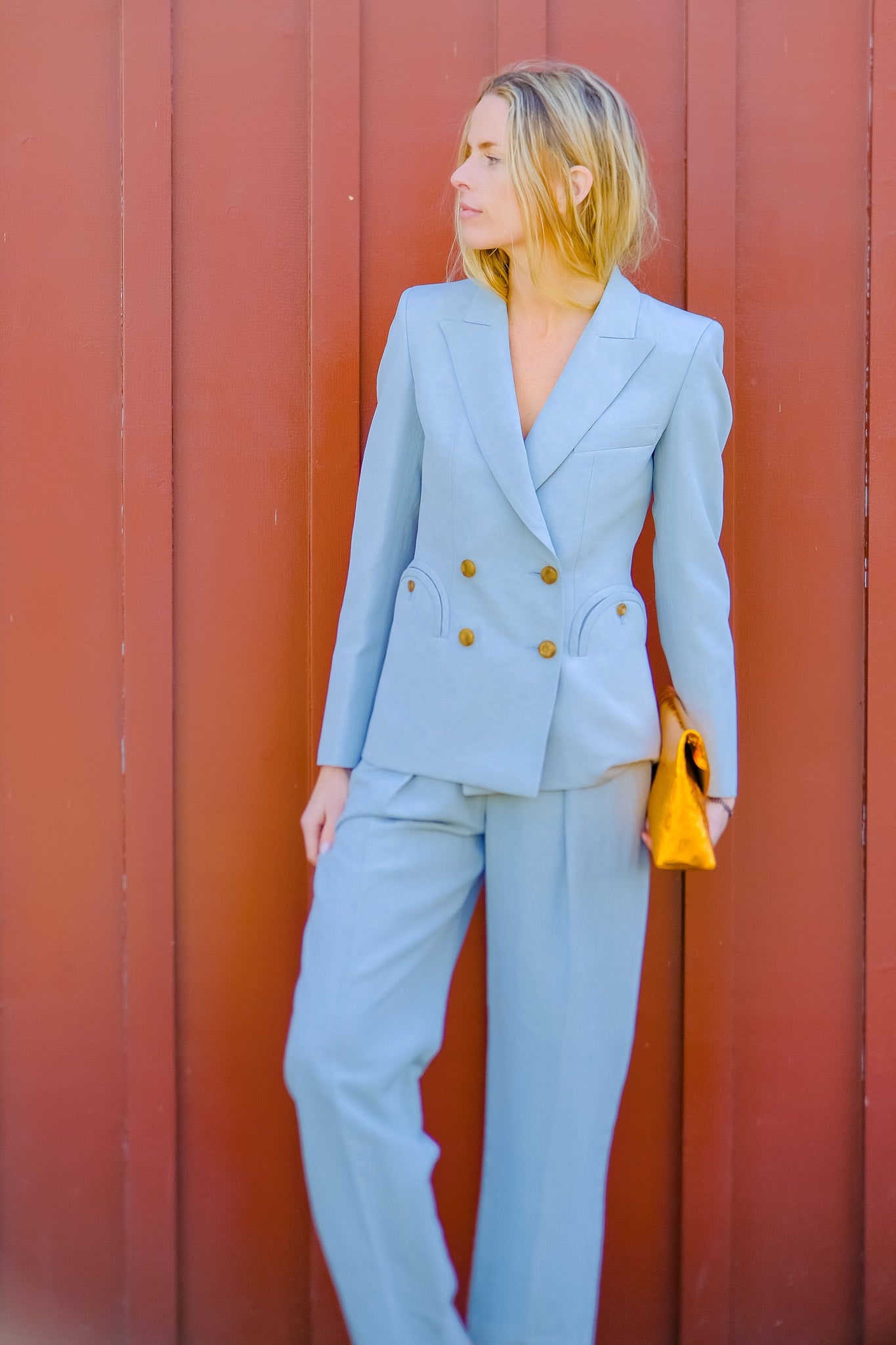 BLAZE | ZENITH CHARMER BLAZER | Silk and linen blend blazer | Double-breasted
Lightly padded shoulders | Slim fitted | Tortoise loden effect buttons | External signature smiley pockets, one interior pocket | Ice blue color | Composition: 62% Silk 38% Linen, Lining: viscose | Care: Professional dry clean | Made in Italy | Available in Brentwood, CA