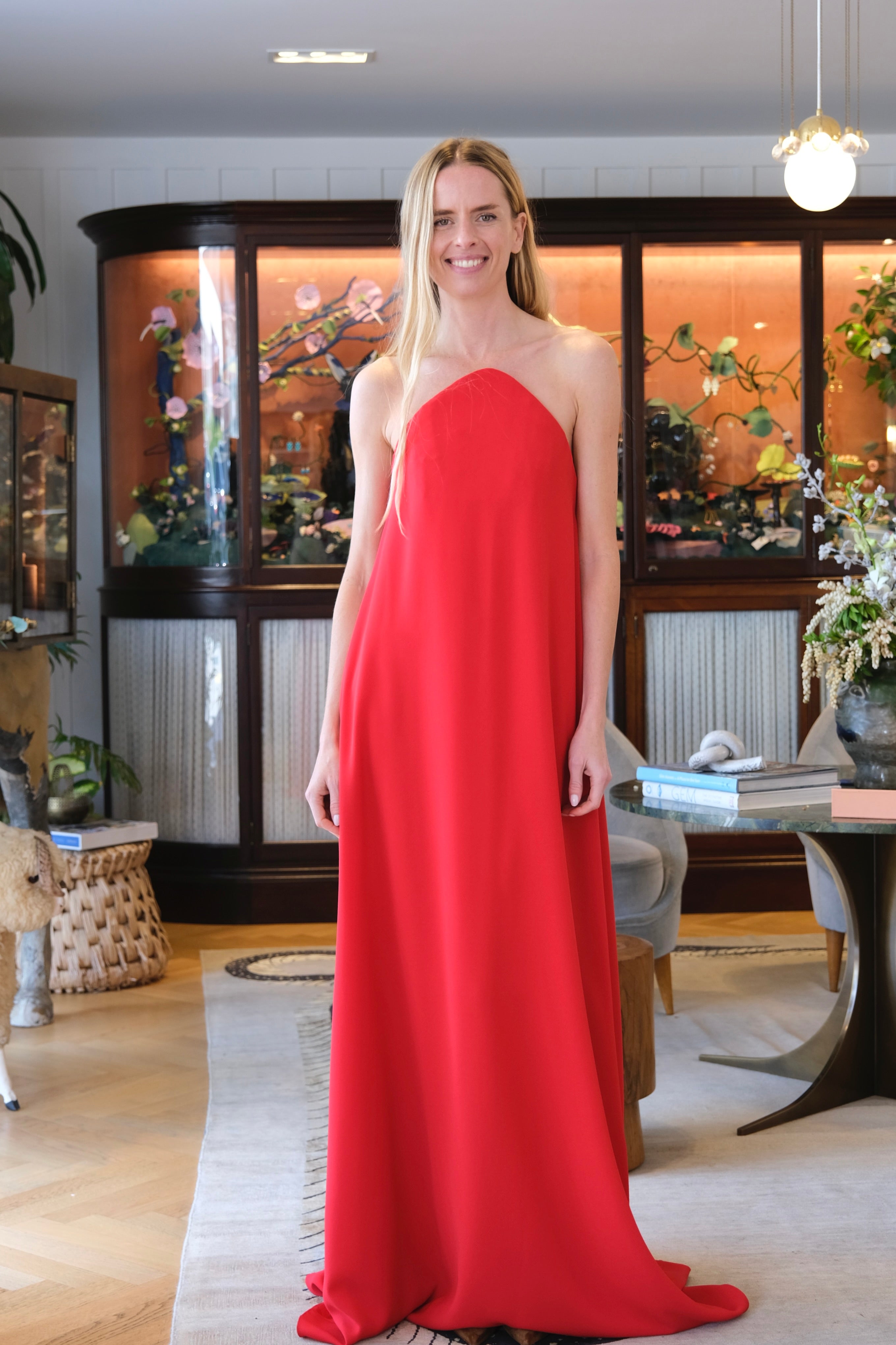 CAROLINA HERRERA | STRAPLESS CURVED NECK GOWN