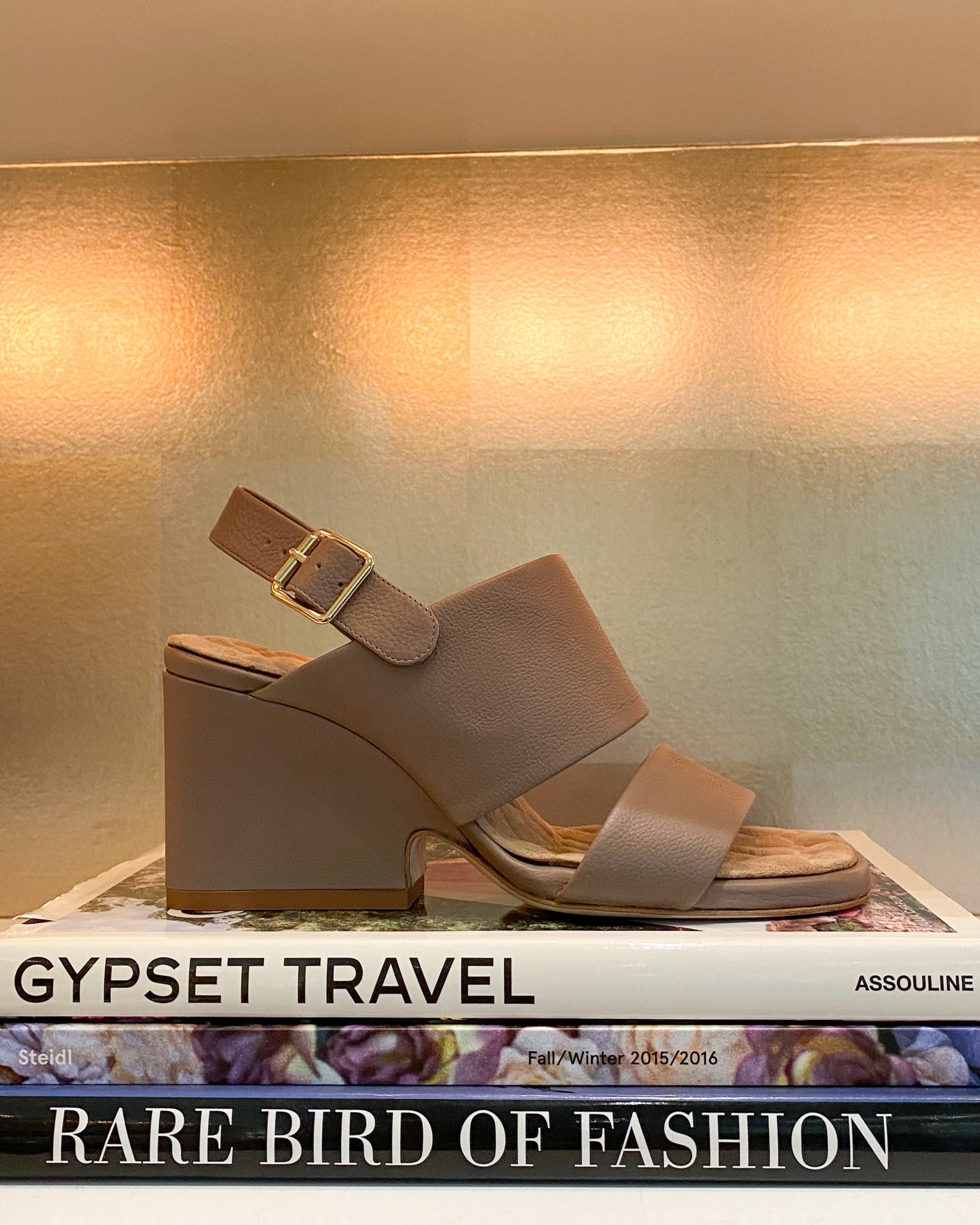 LE SEUL | GRAIN CALF POPPY SANDAL