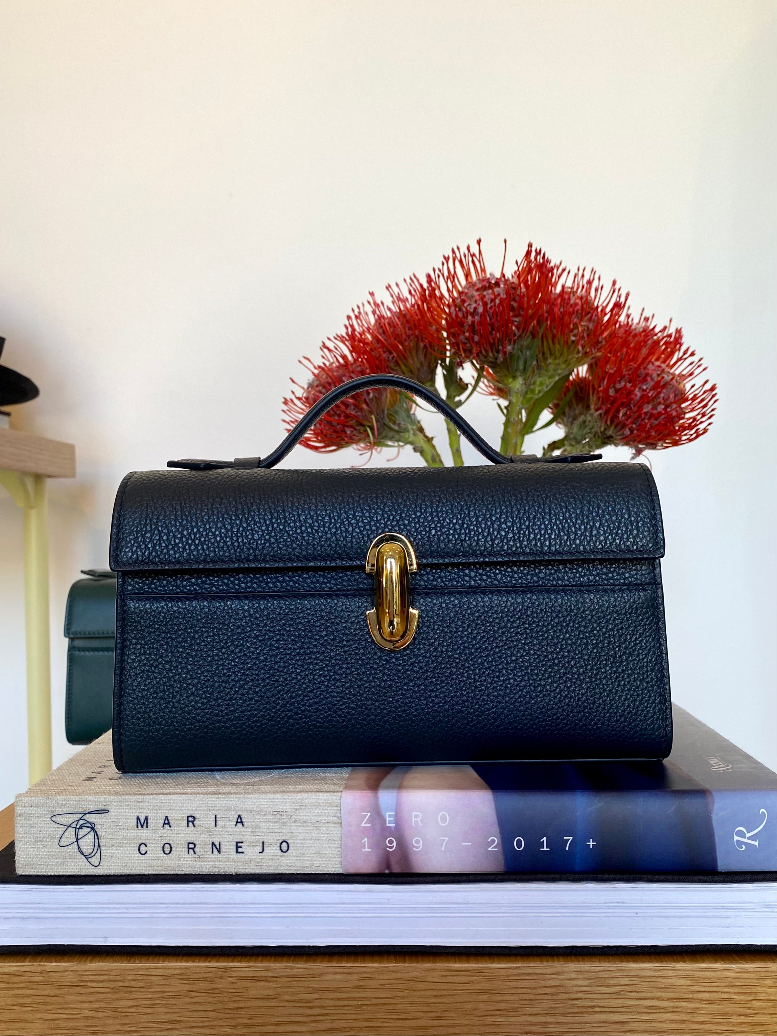 SAVETTE | SYMMETRY POCHETTE IN NAVY GRAINED CALF LEATHER