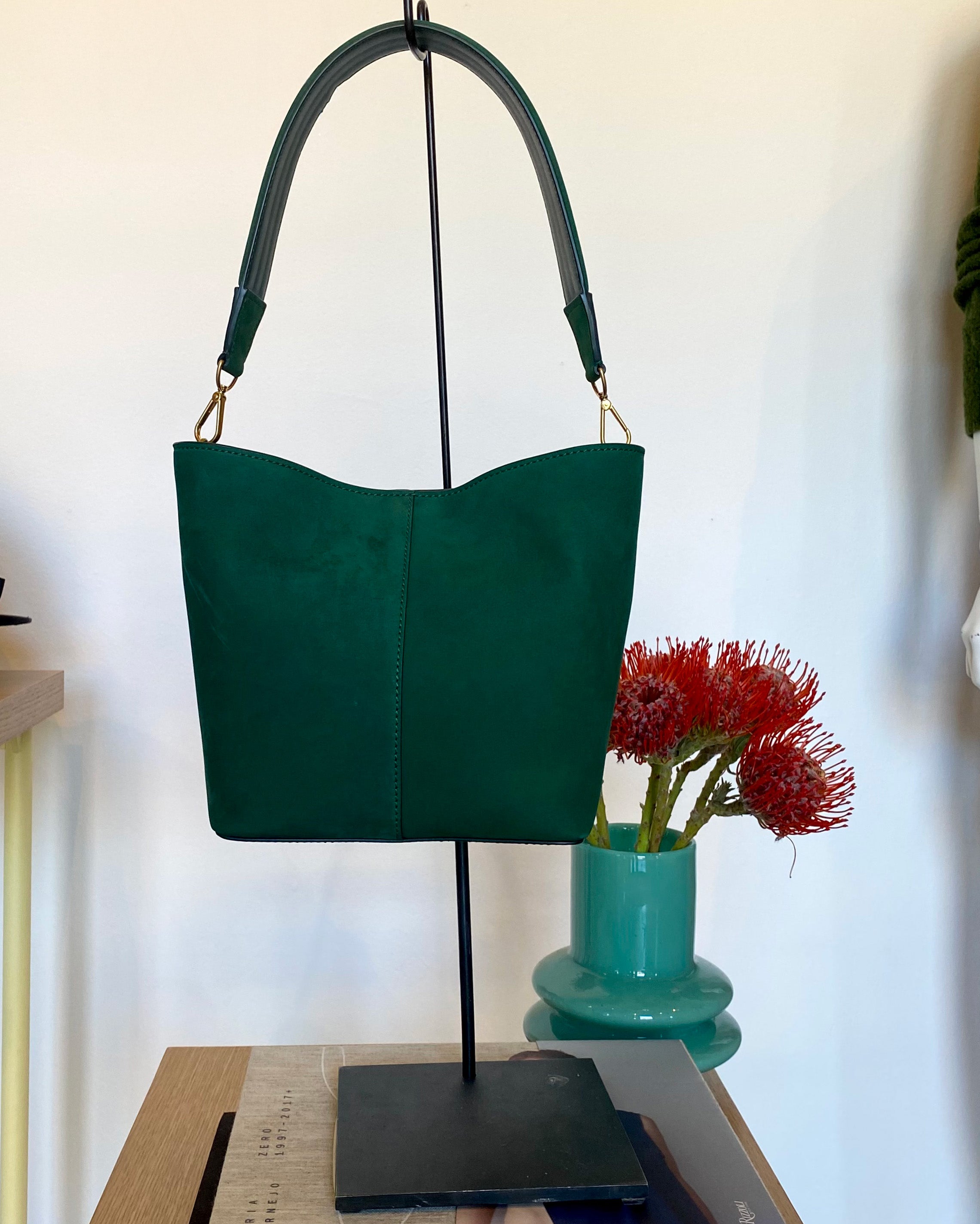 METIER | TWIST 18 BUCKET BAG