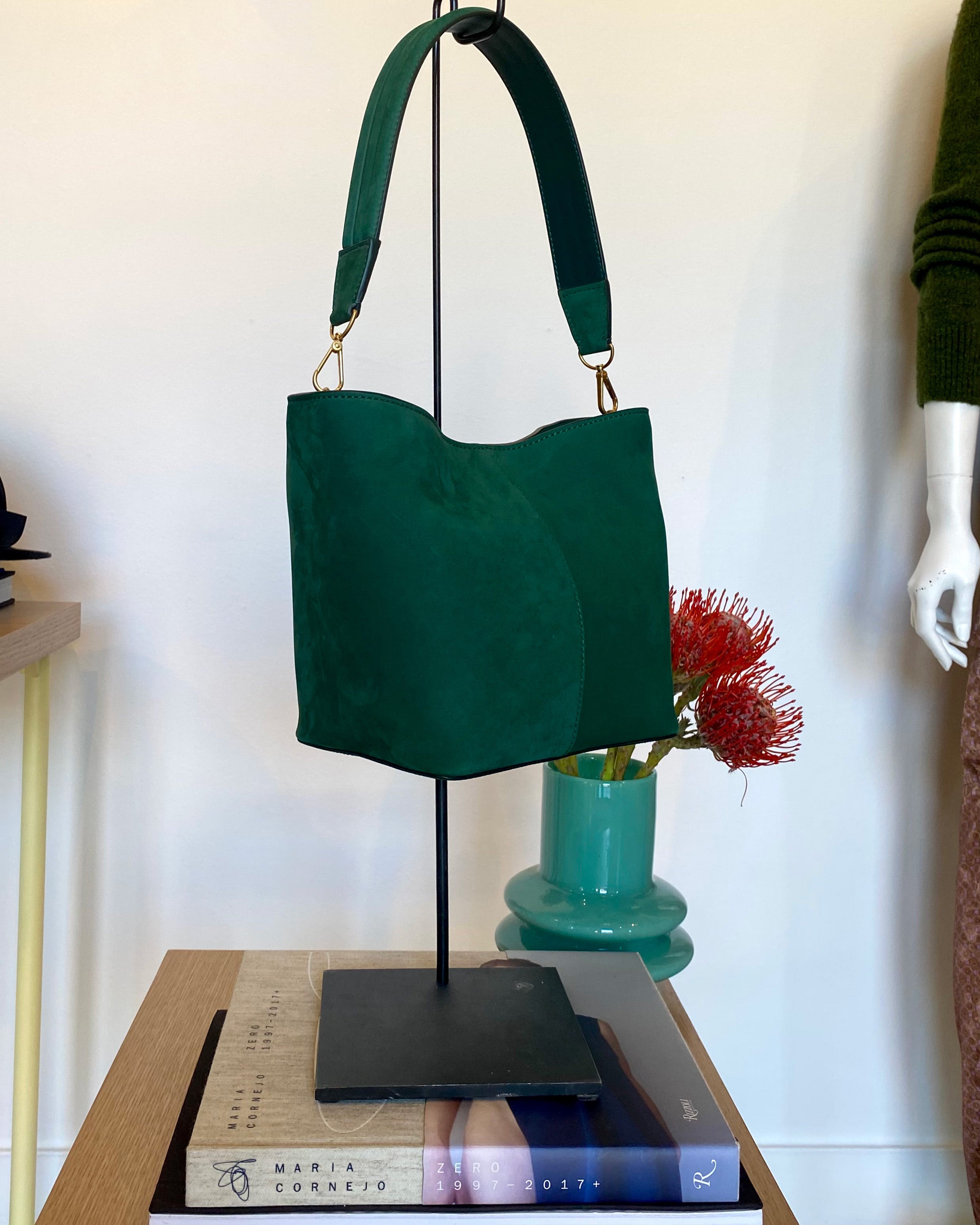 METIER | TWIST 18 BUCKET BAG