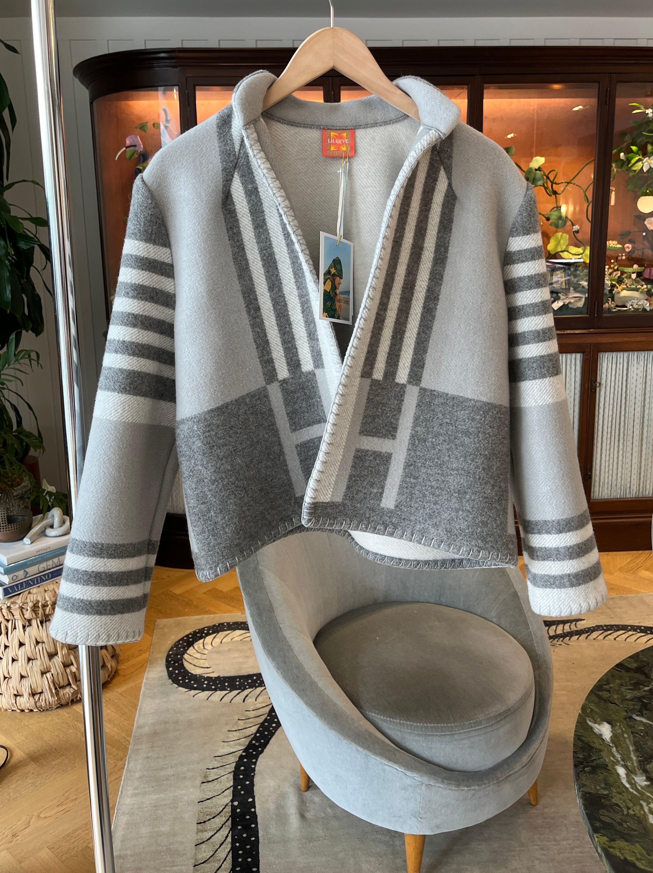LILY EVE | LONG SLEEVE SHORT BLANKET JACKET