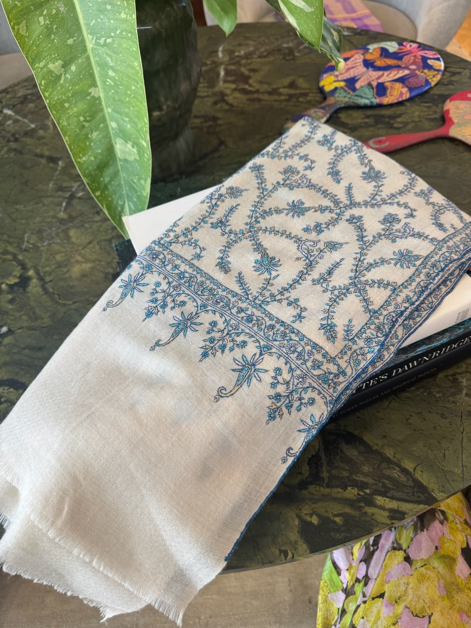 YASER | CASHMERE CRAWLING VINE SHAWL