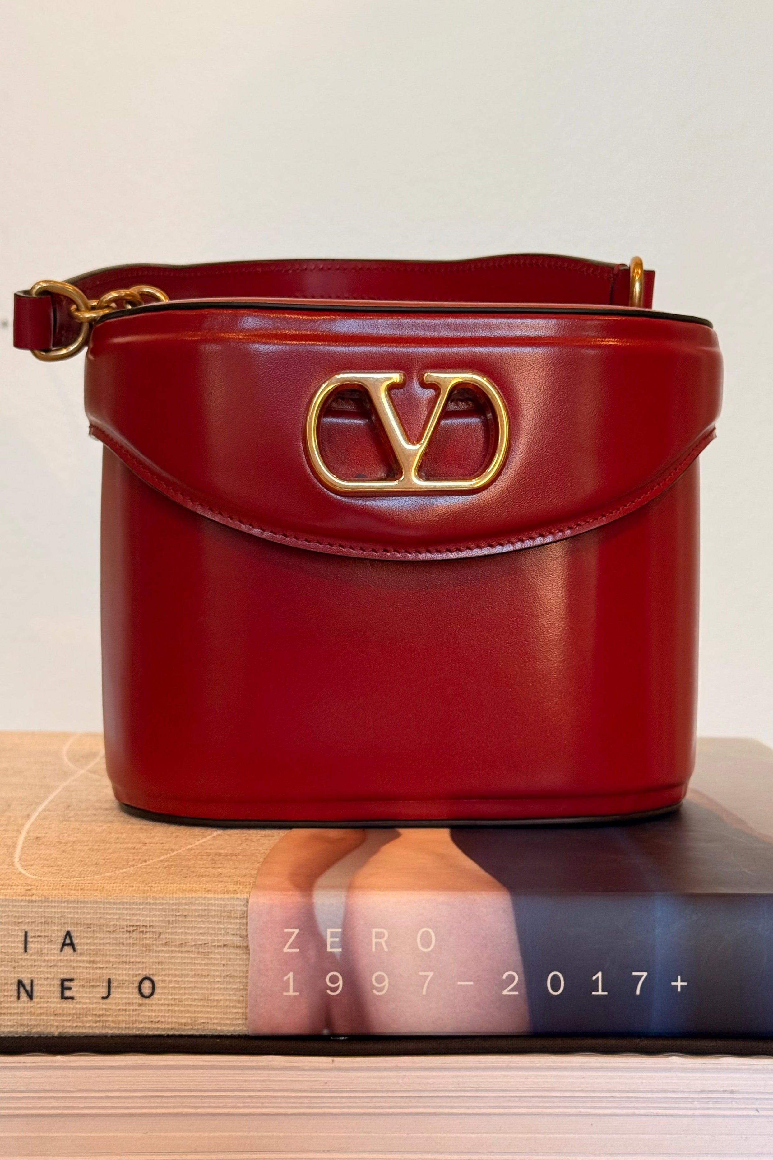 VALENTINO | LOGO VANITY BAG