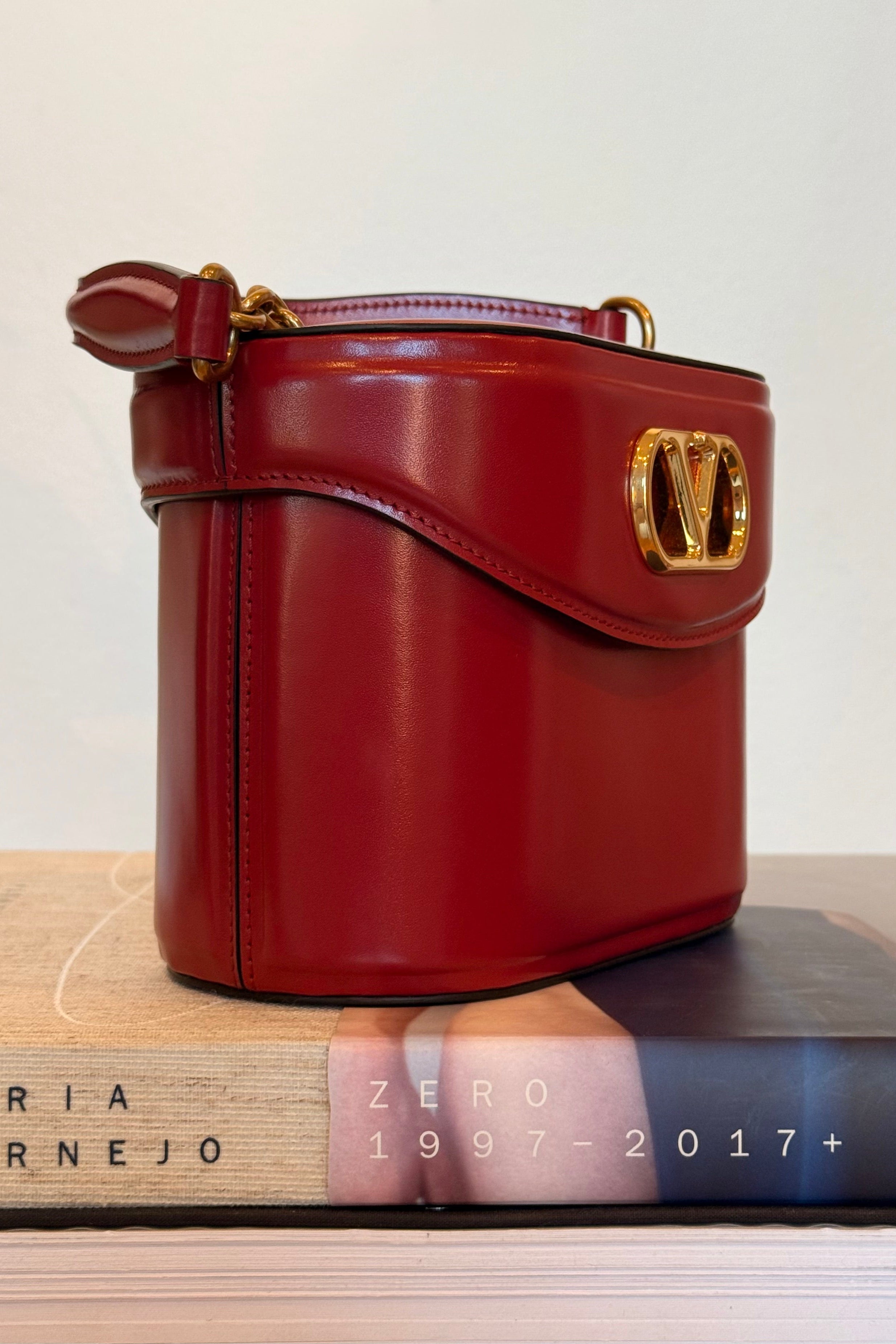 VALENTINO | LOGO VANITY BAG